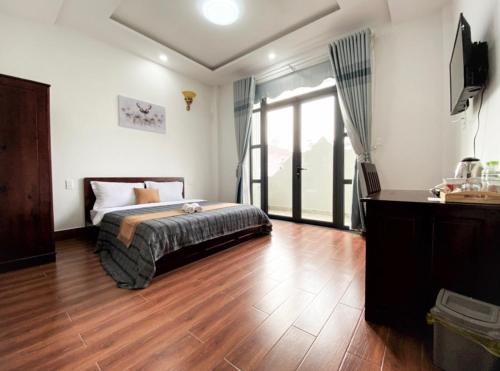 Double Room with Balcony - Photo 8