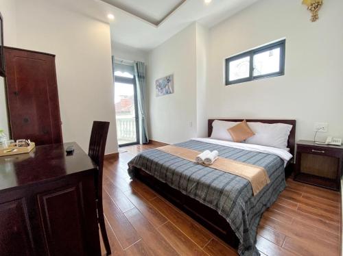 Double Room with Balcony - Photo 11