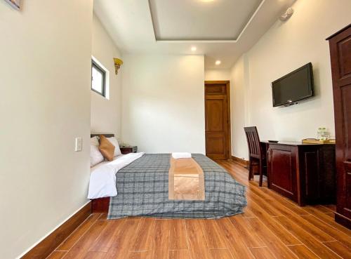 Double Room with Balcony - Photo 12