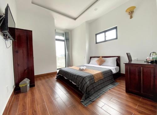 Double Room with Balcony - Photo 13