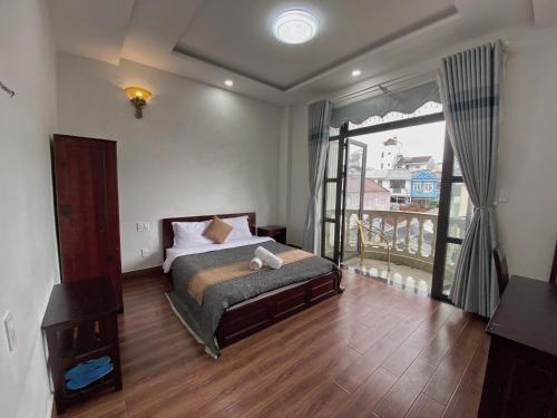 Double Room with Balcony - Photo 21