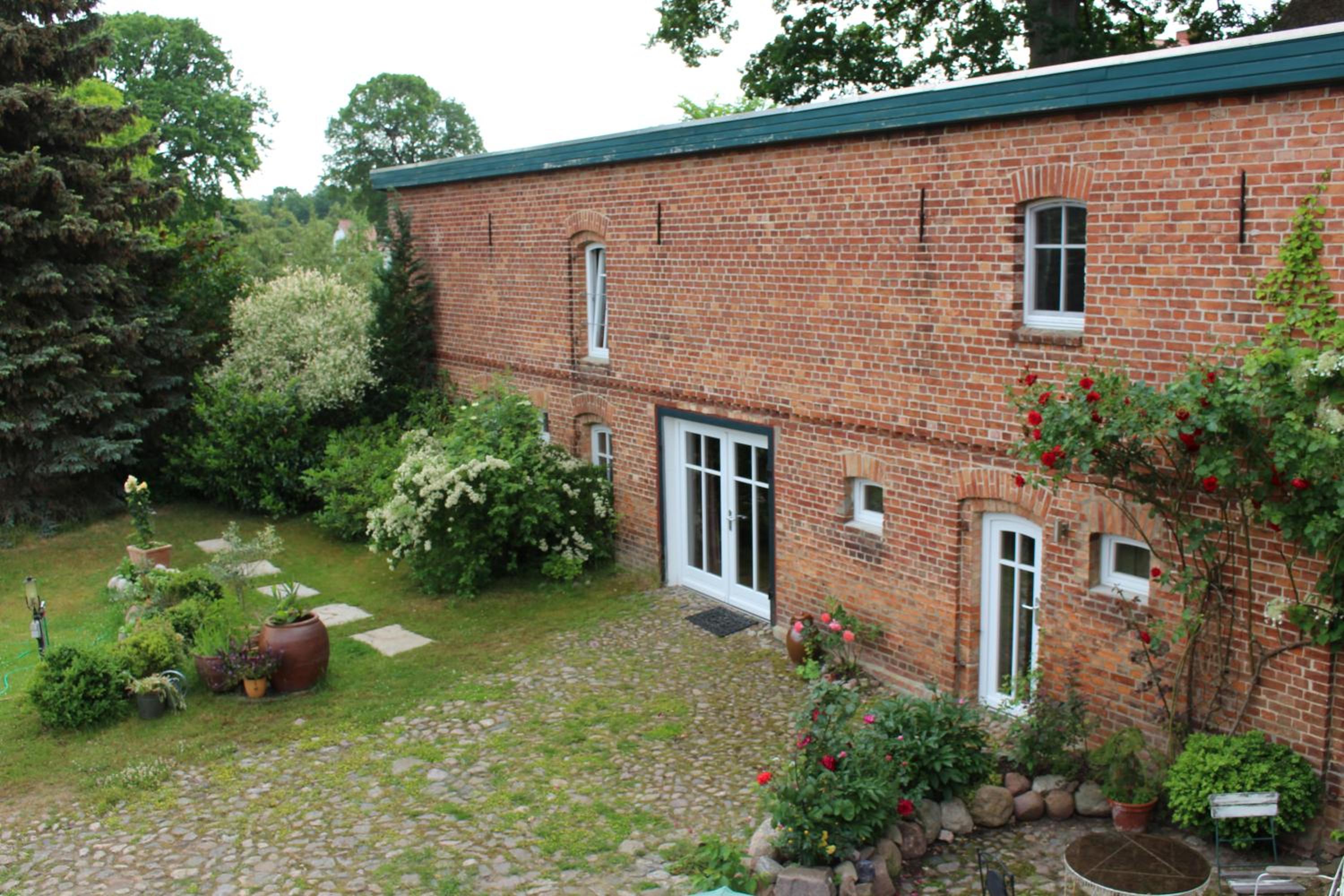 Three-Bedroom House photo 2