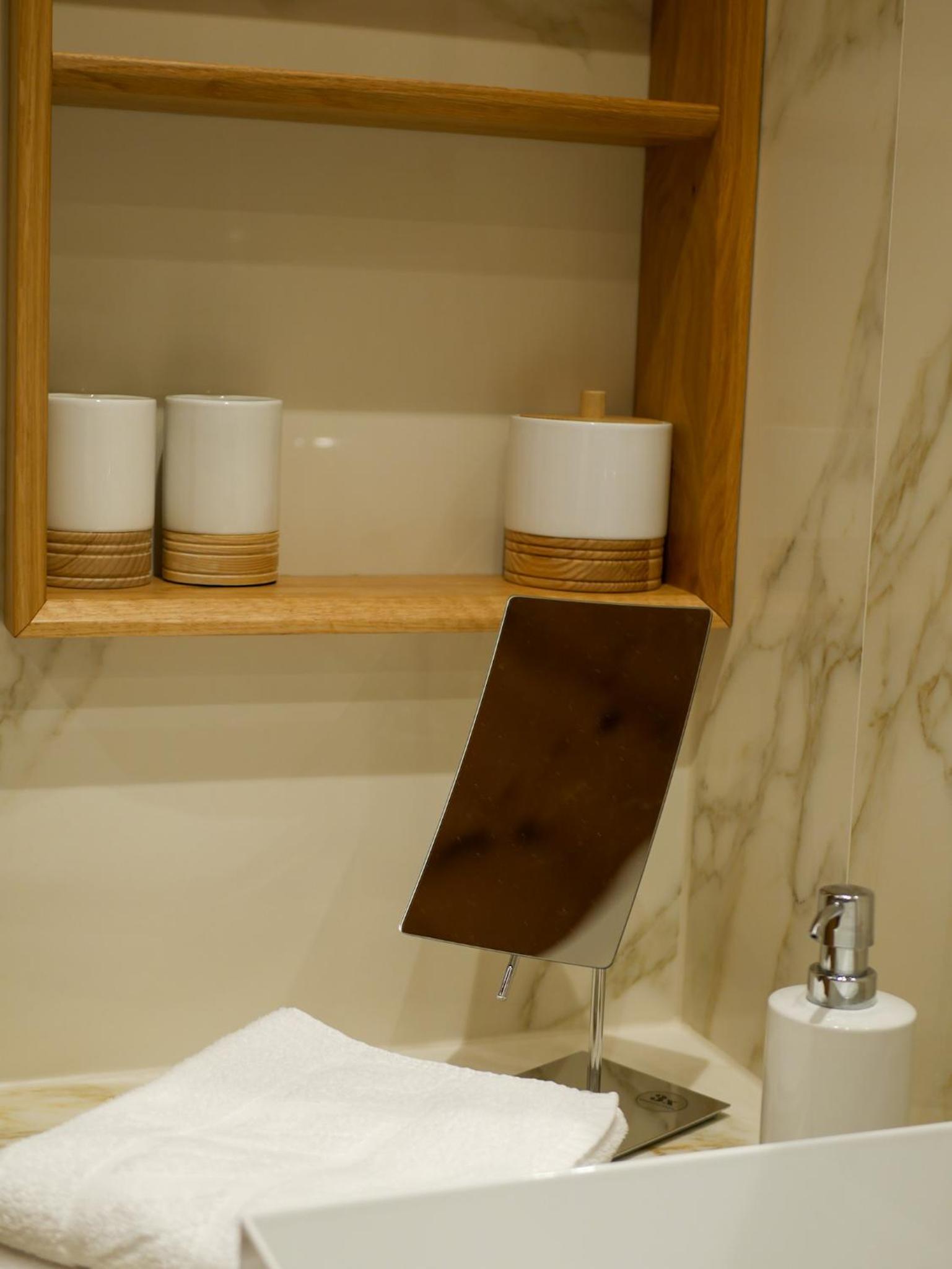 Junior Suite with Balcony - Photo 14