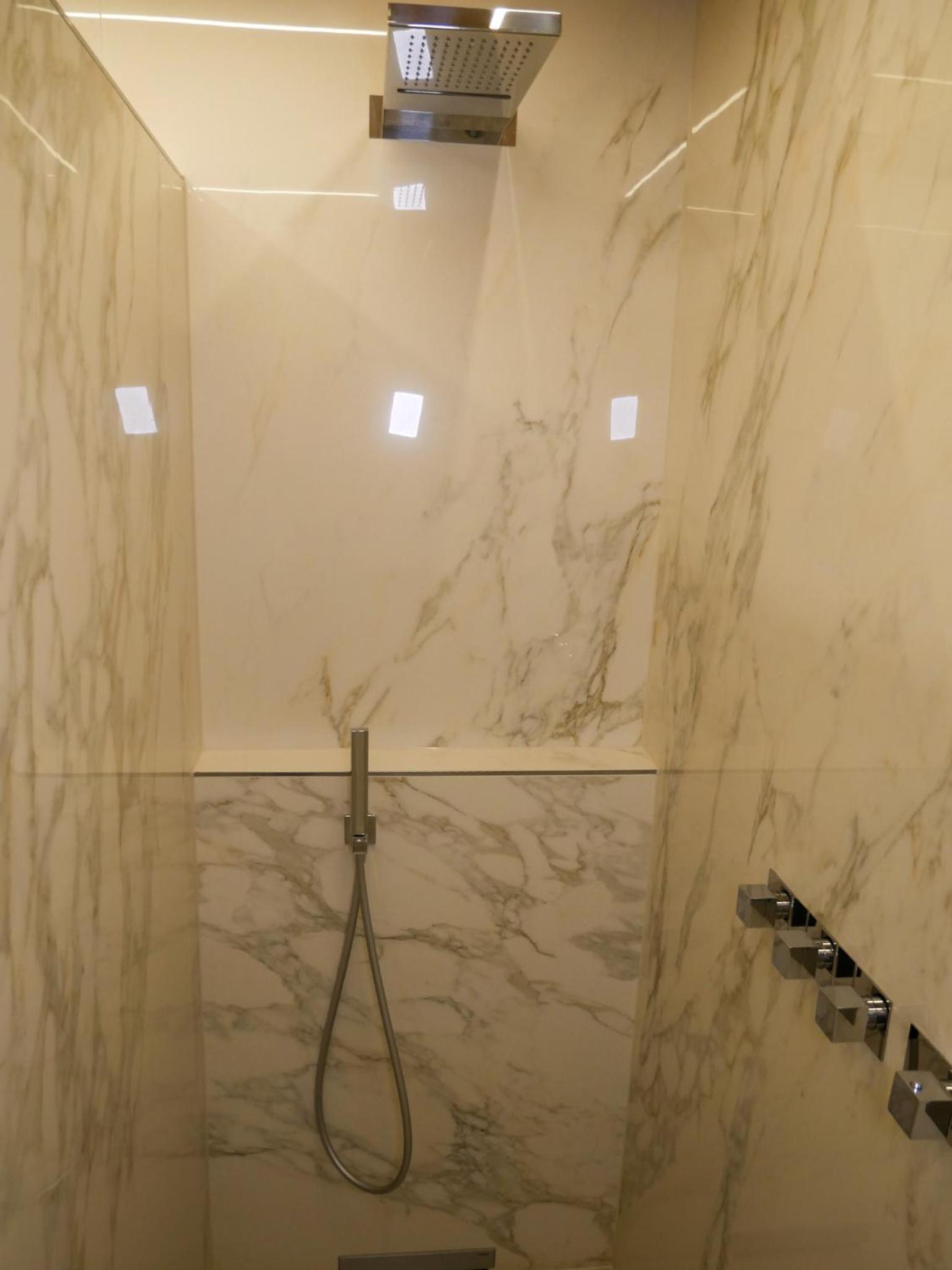Junior Suite with Balcony - Photo 12