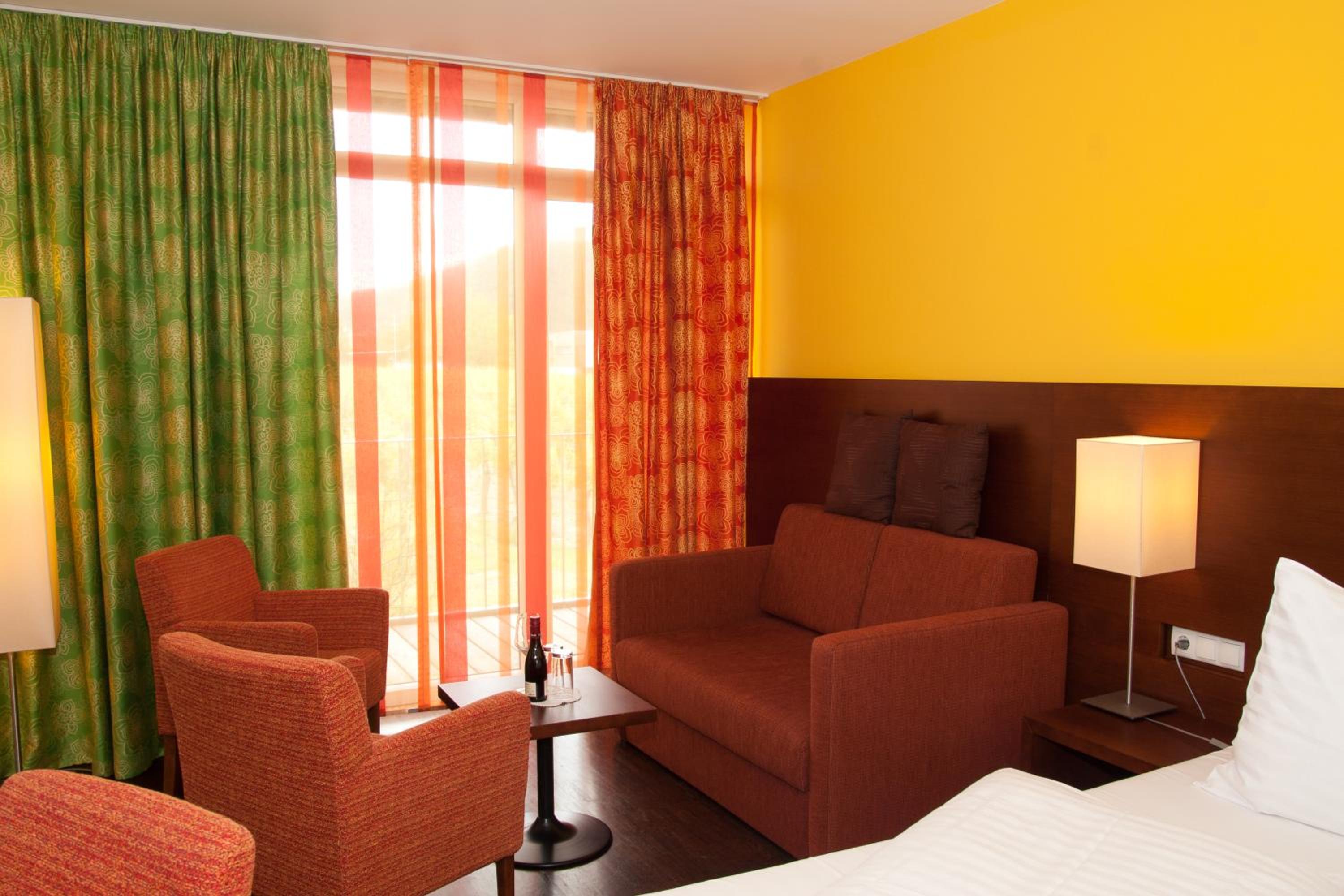 Double Room with Balcony - Photo 3