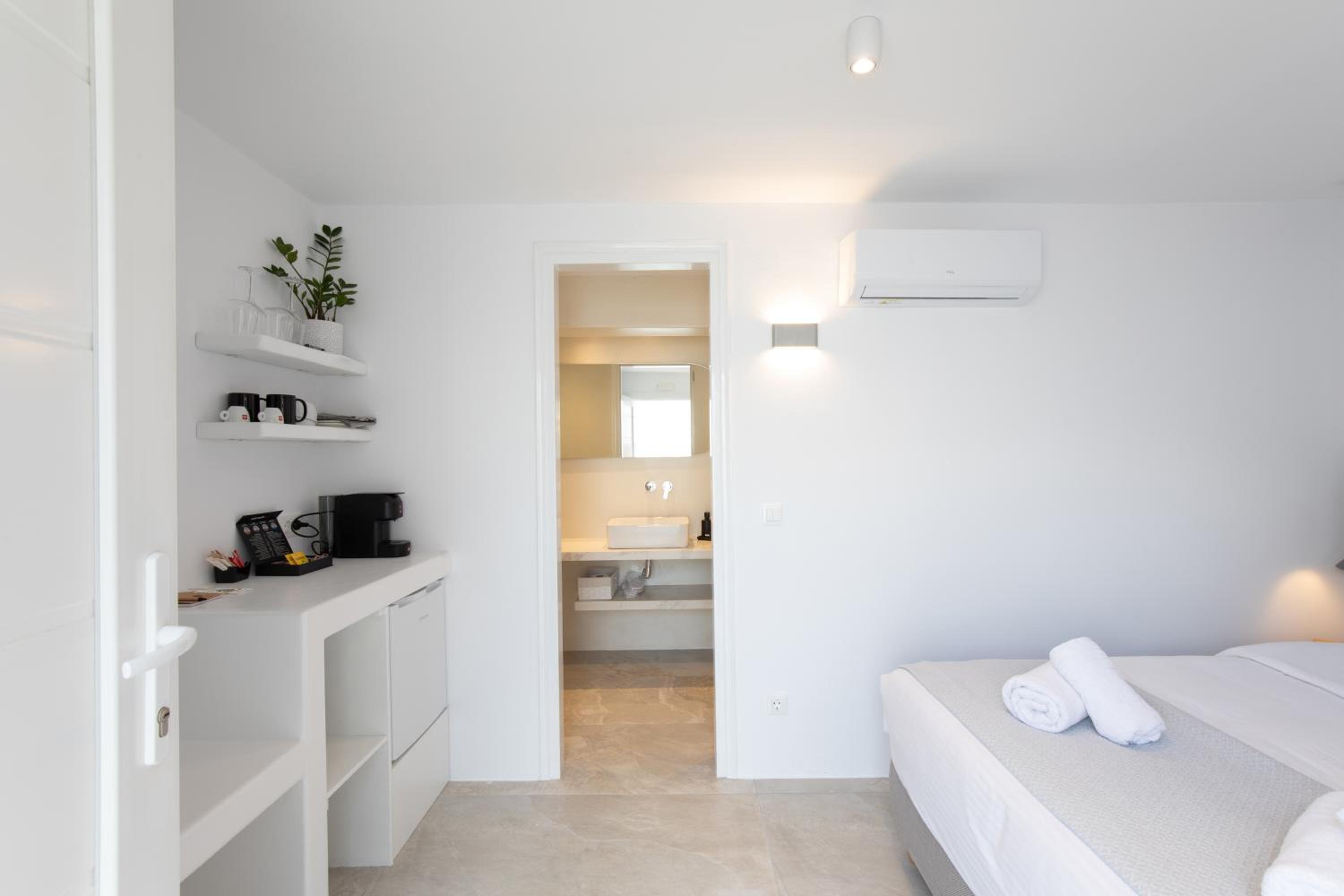 Double Room - Photo 5