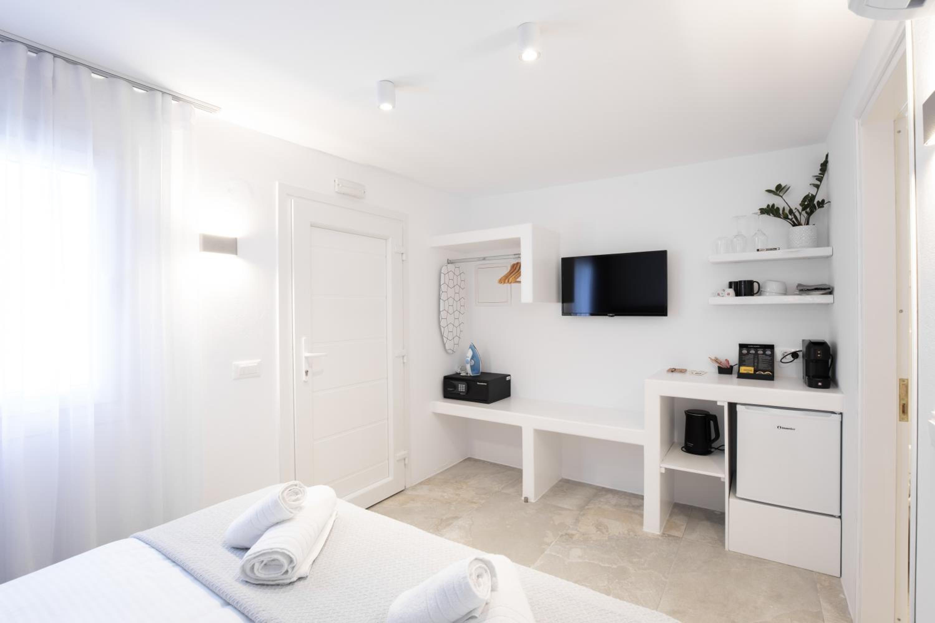 Double Room - Photo 4