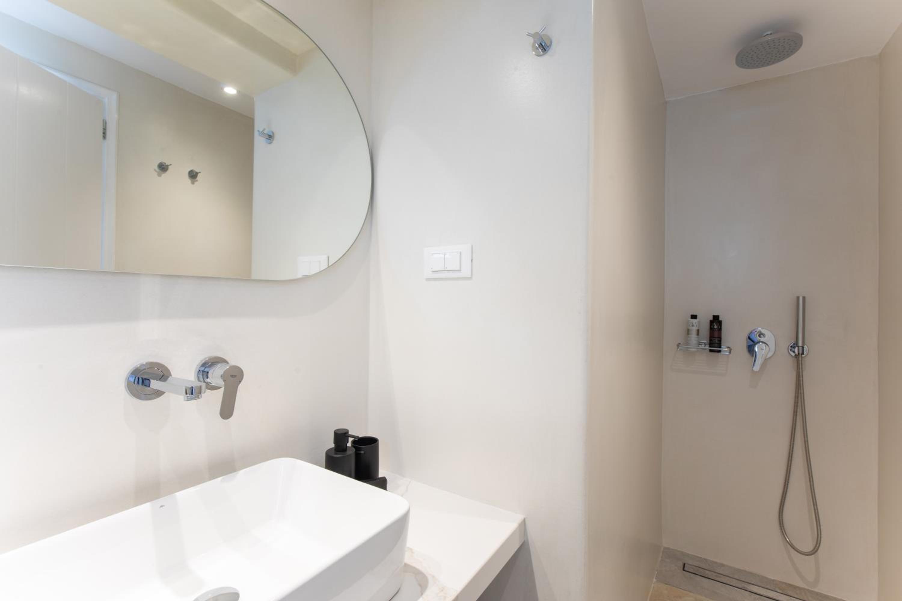 Double Room - Photo 7