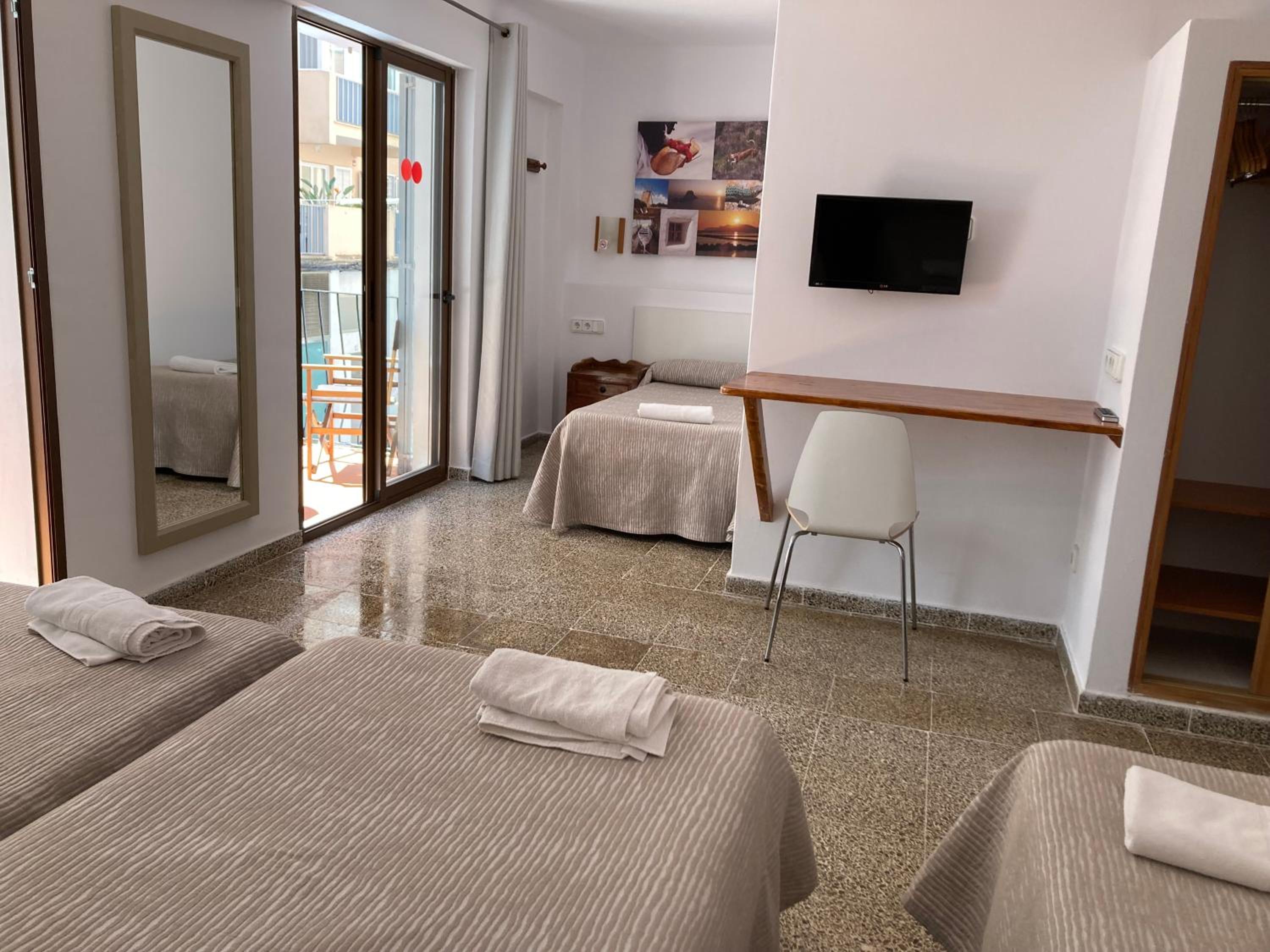 Habitación Cuádruple con Baño Privado