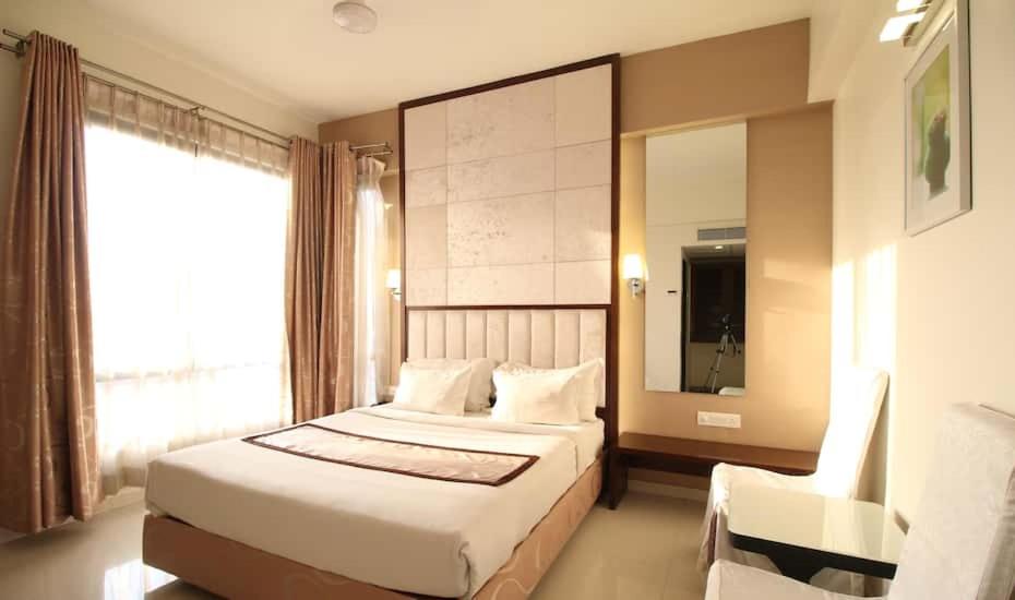 Deluxe King Room photo 2
