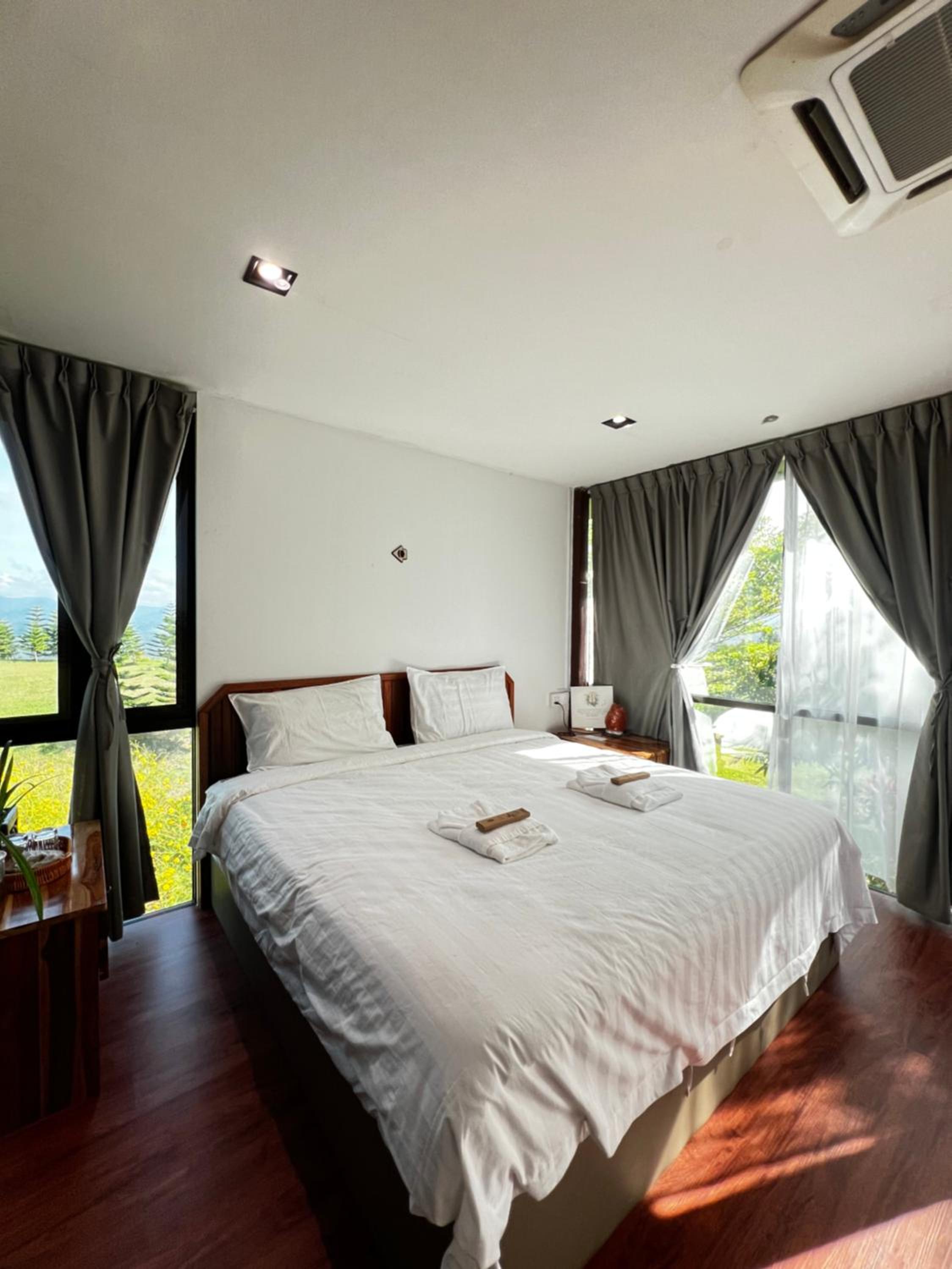 Double or Twin Room with Mountain View photo 2