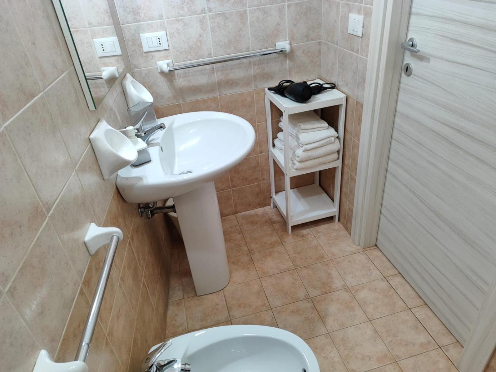 Deluxe Room - Photo 5