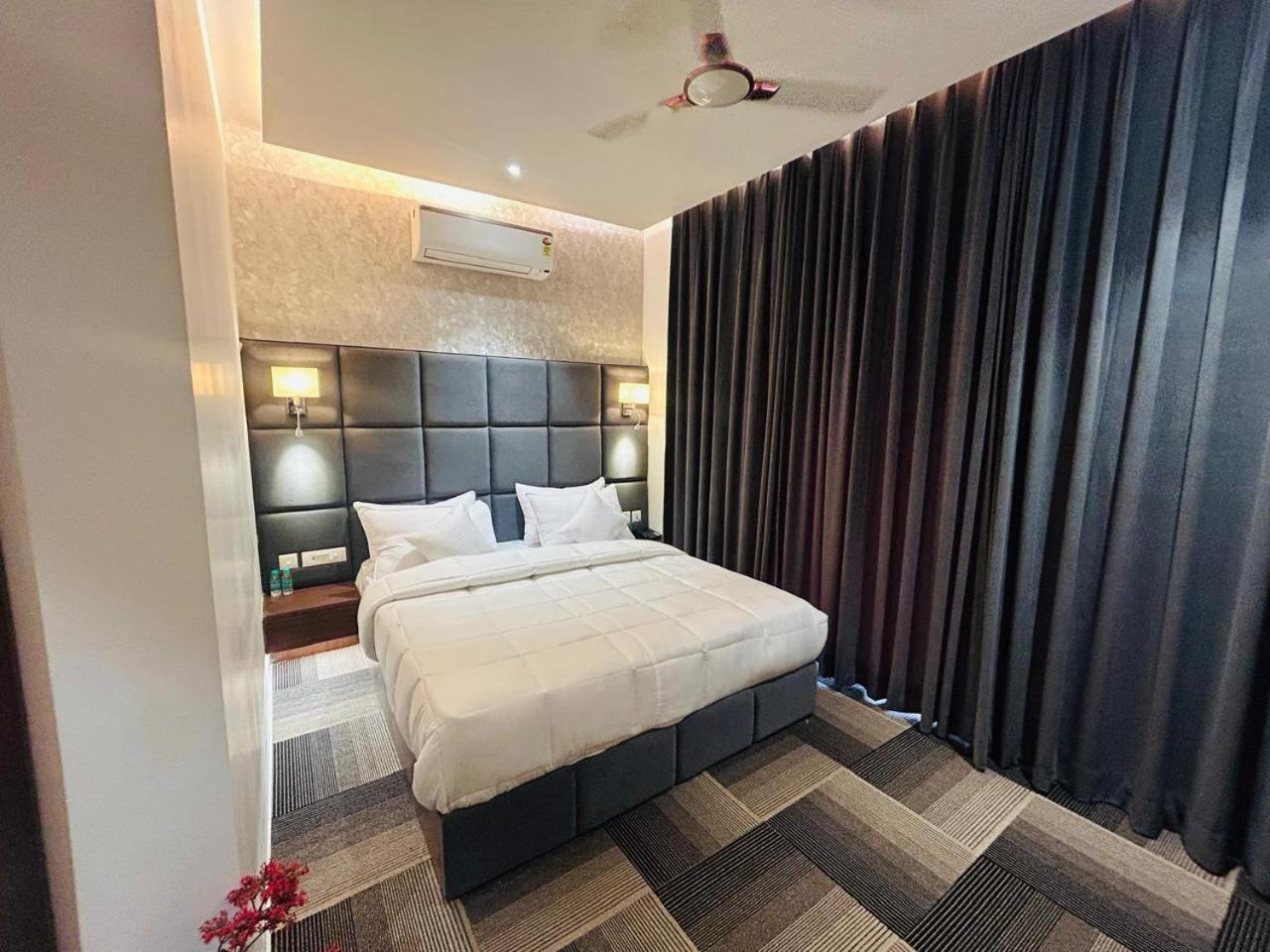 Large Double Room photo 1