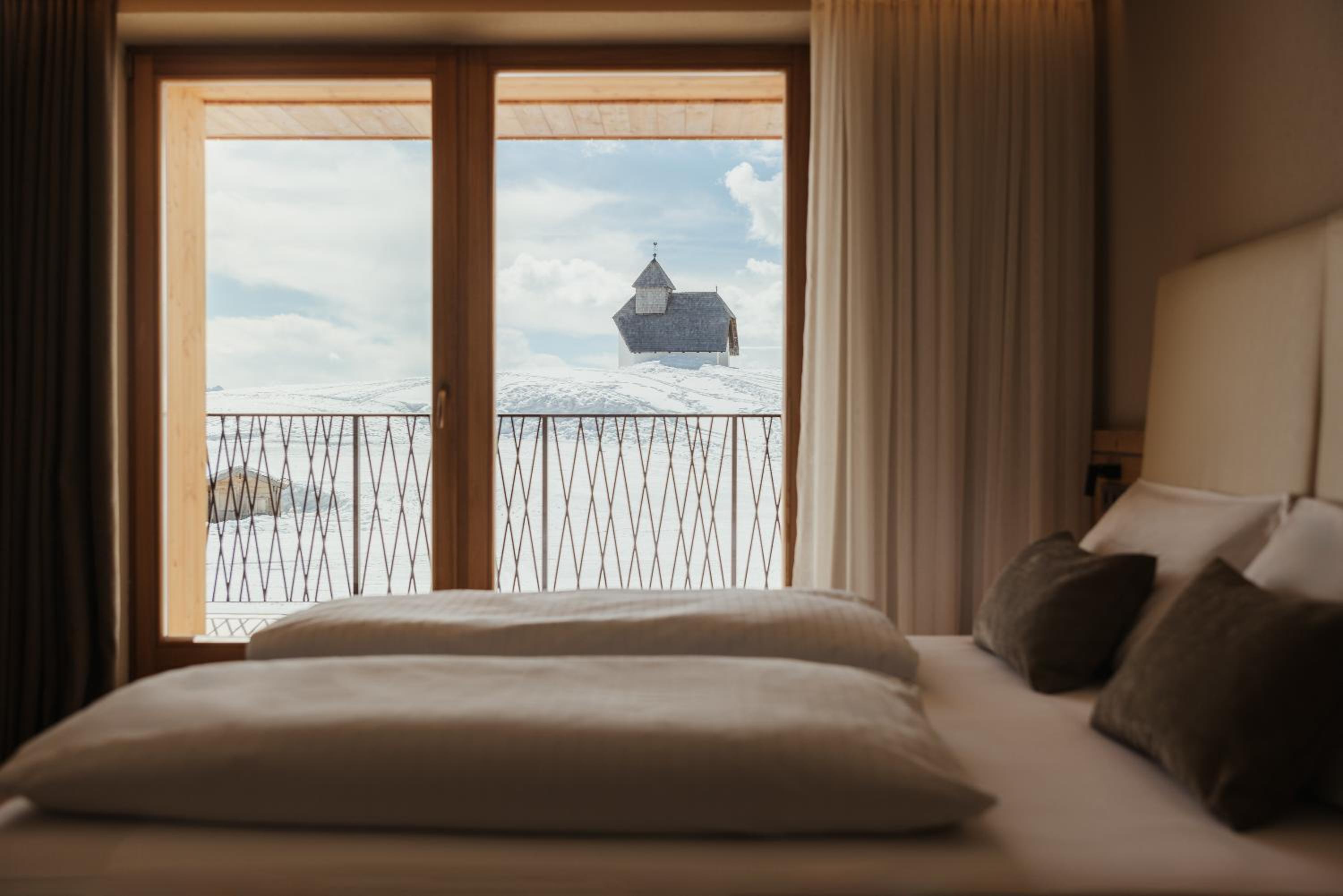 Double Room with Balcony - Photo 9