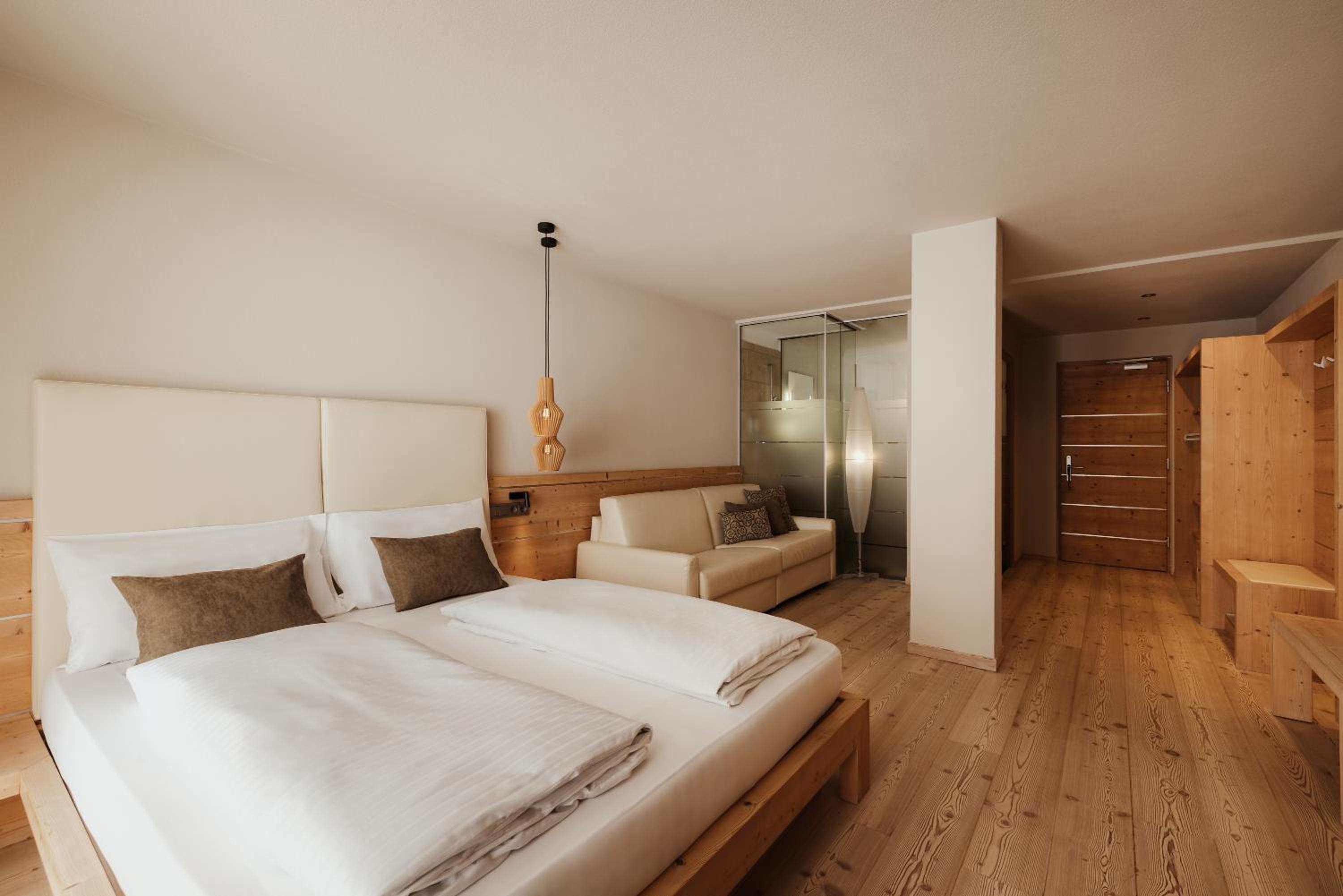Double Room with Balcony - Photo 8