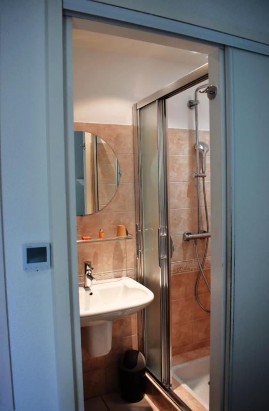 Quadruple Room (2 Adults + 2 Children) photo 3