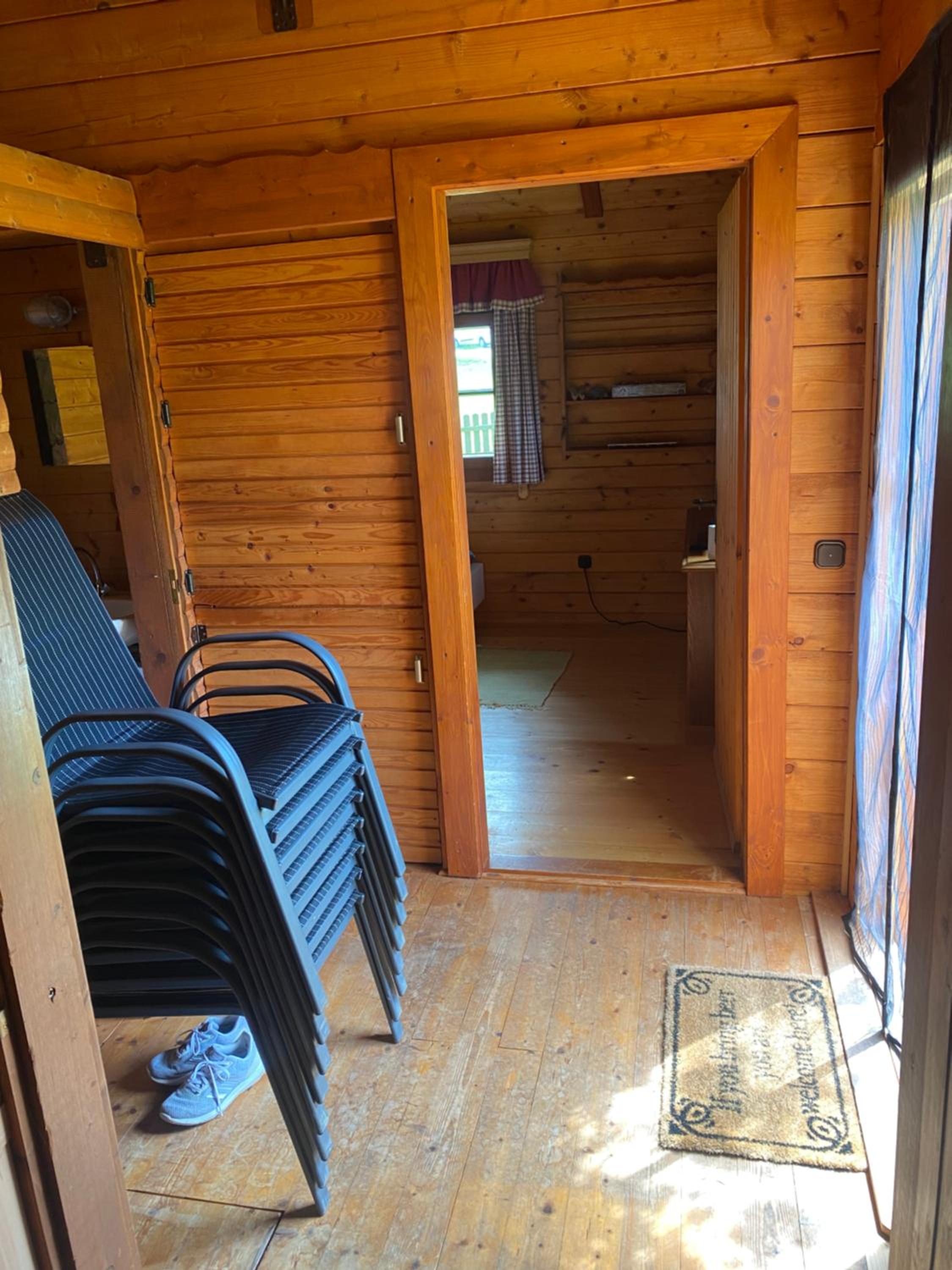 One-Bedroom House photo 1