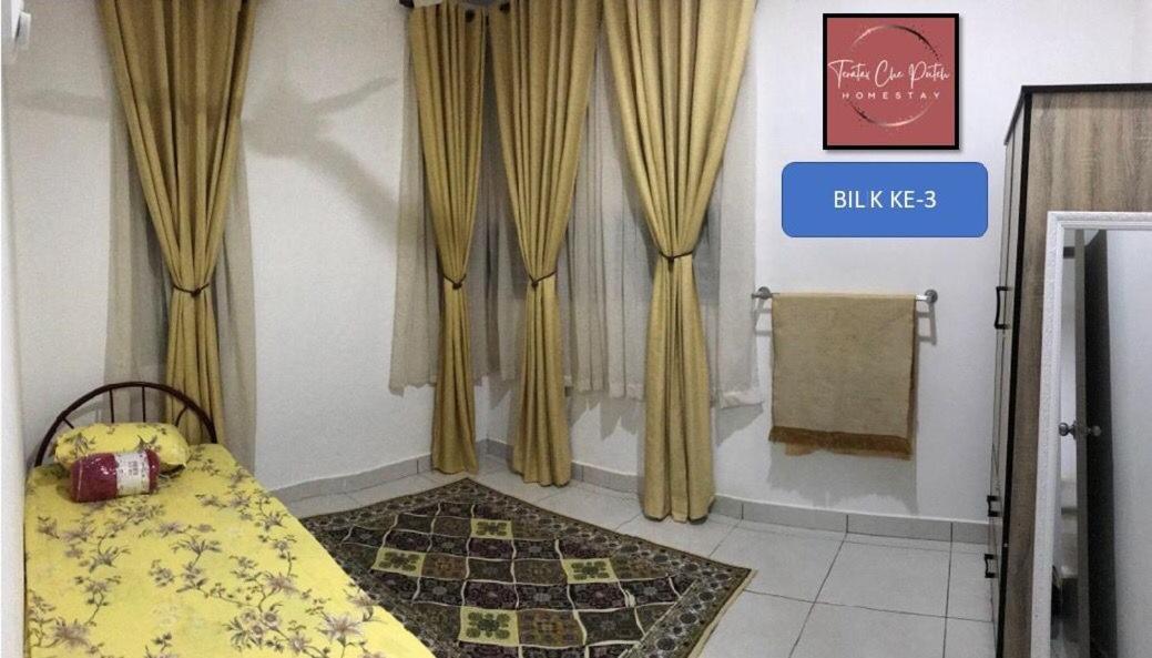 Three-Bedroom House photo 2