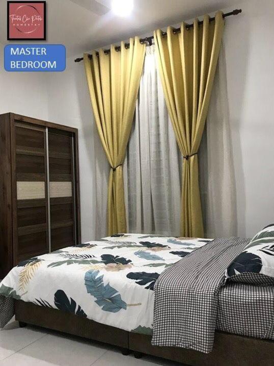 Three-Bedroom House photo 3
