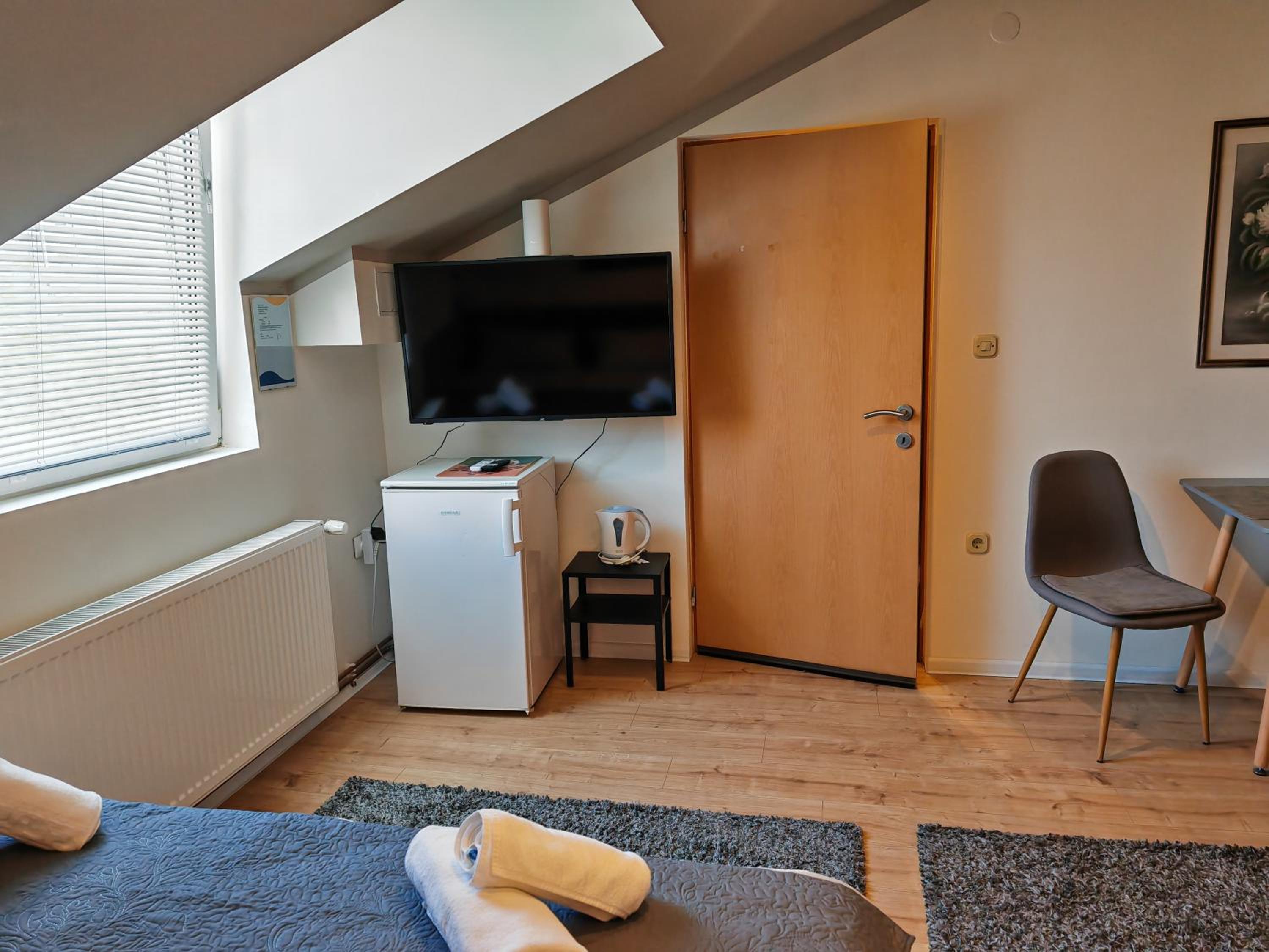 Triple Room with Private Bathroom photo 2