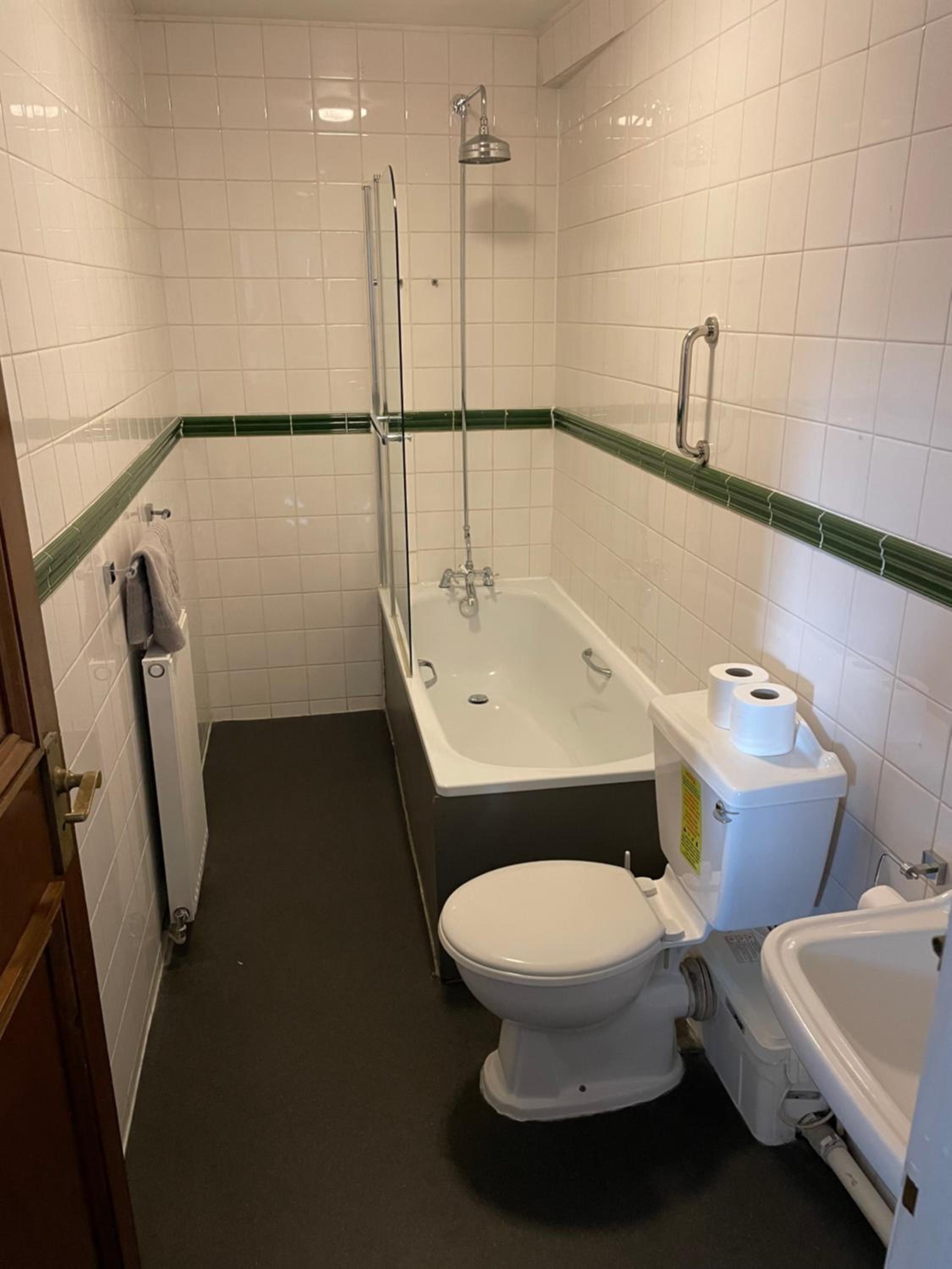 Triple Room with Bathroom - Photo 2