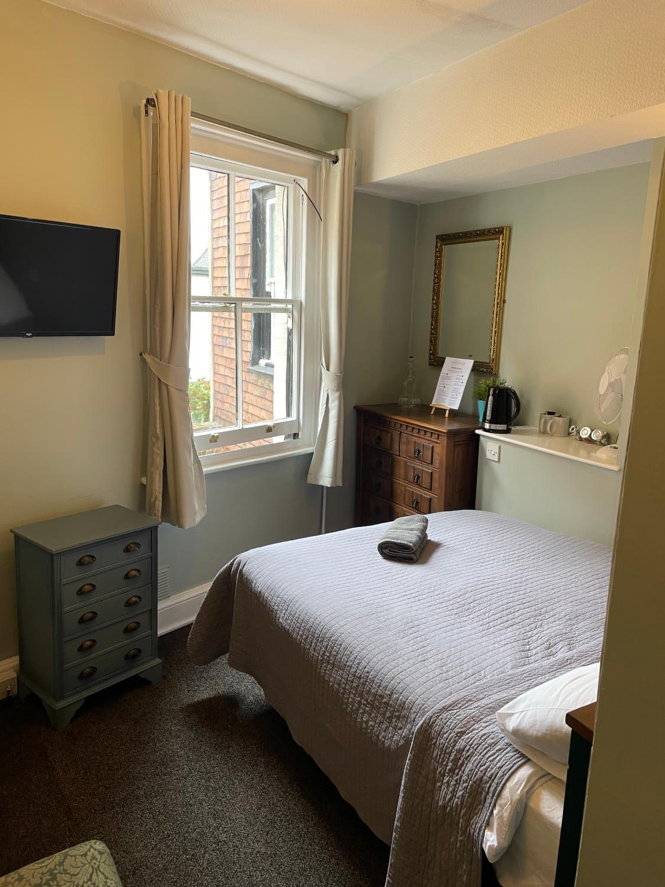 Single Room with Private Bathroom photo 1