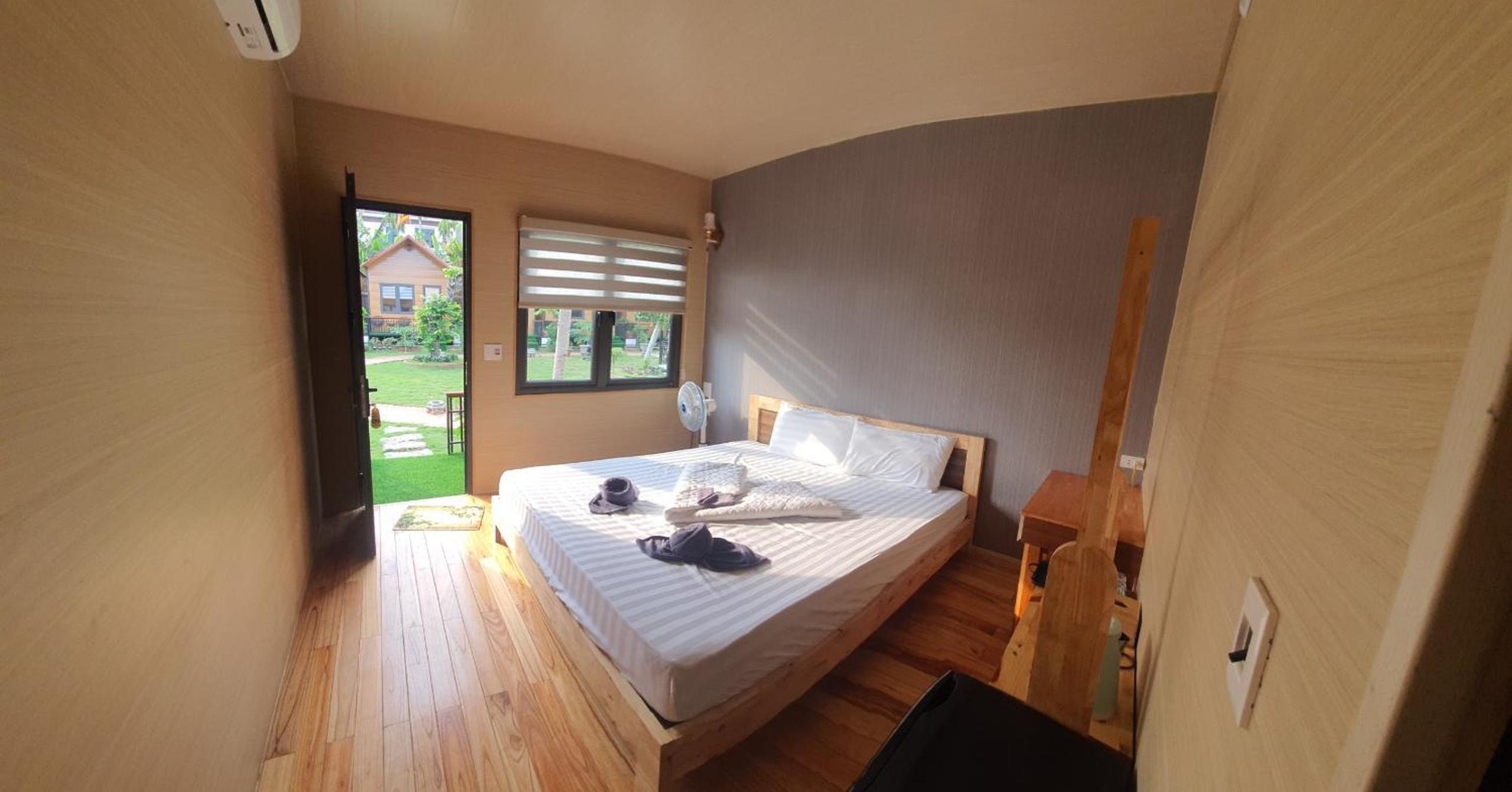 Deluxe Bungalow with Garden View
