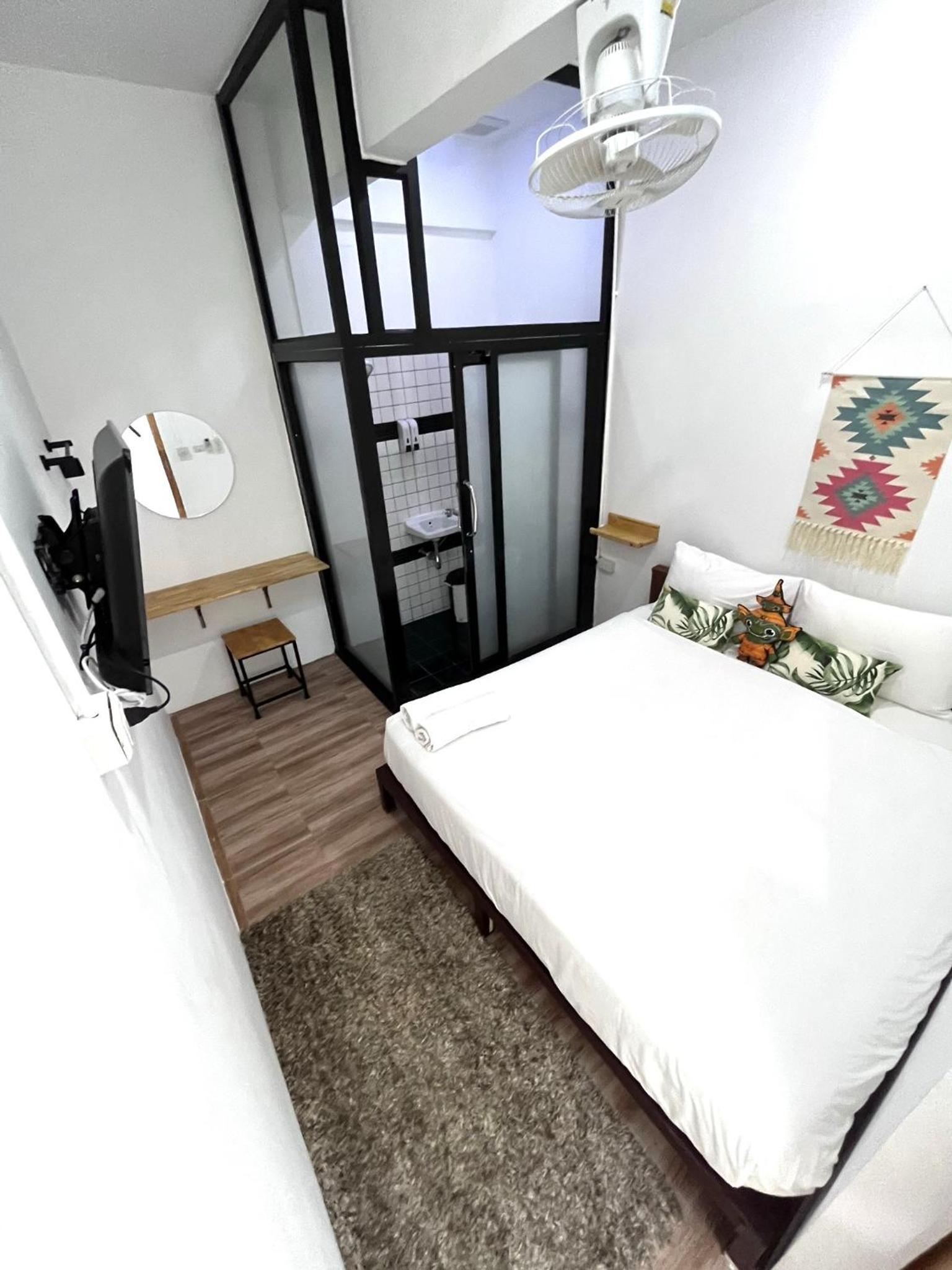 Standard King Room - Photo 2