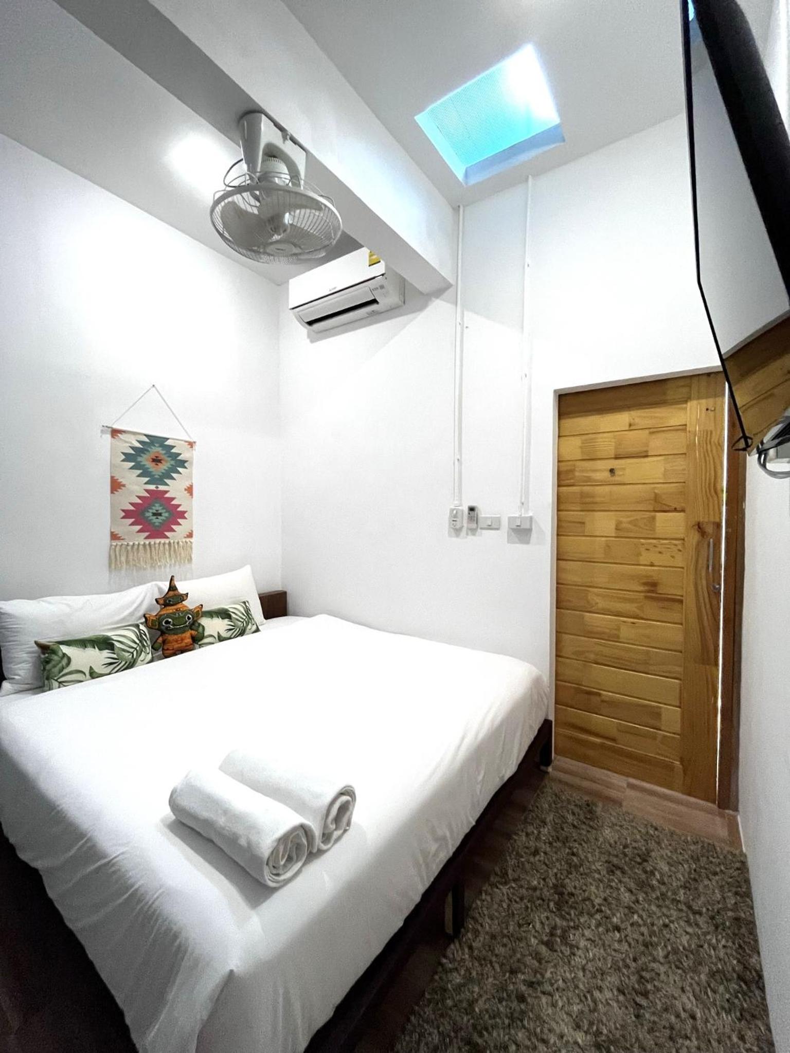 Standard King Room - Photo 4
