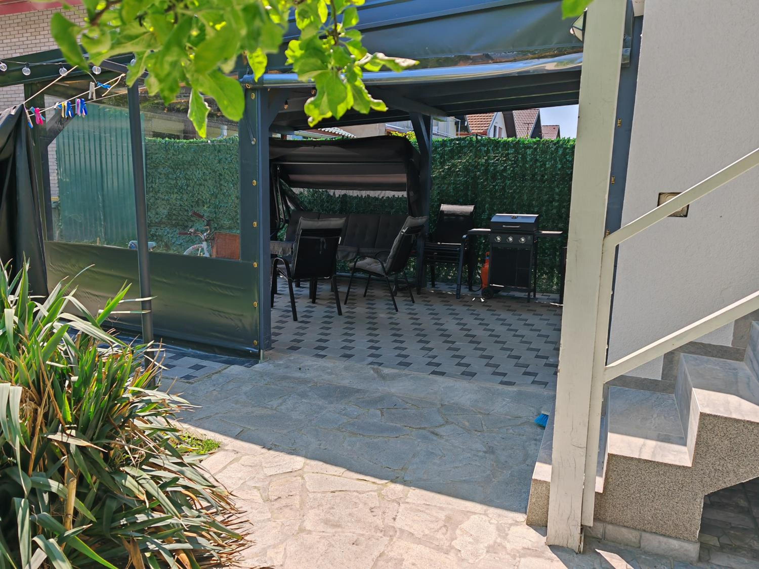 One-Bedroom Apartment with Patio photo 3
