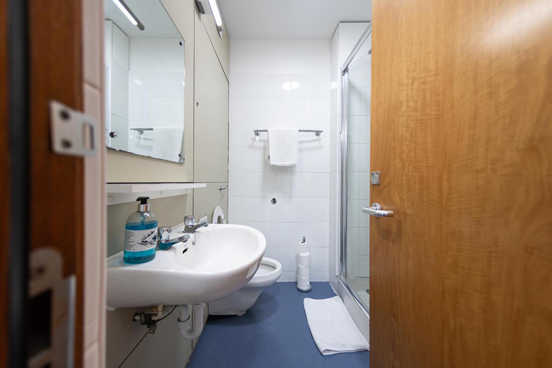 Twin Room with Bathroom photo 3