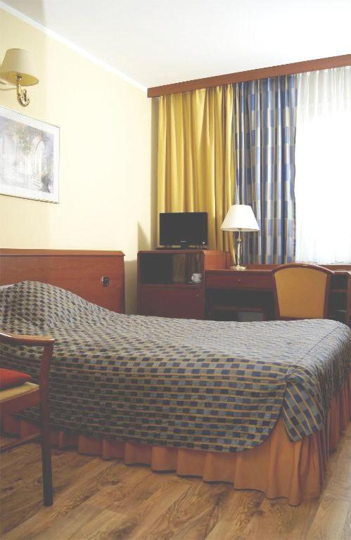 Single Room with Private Bathroom