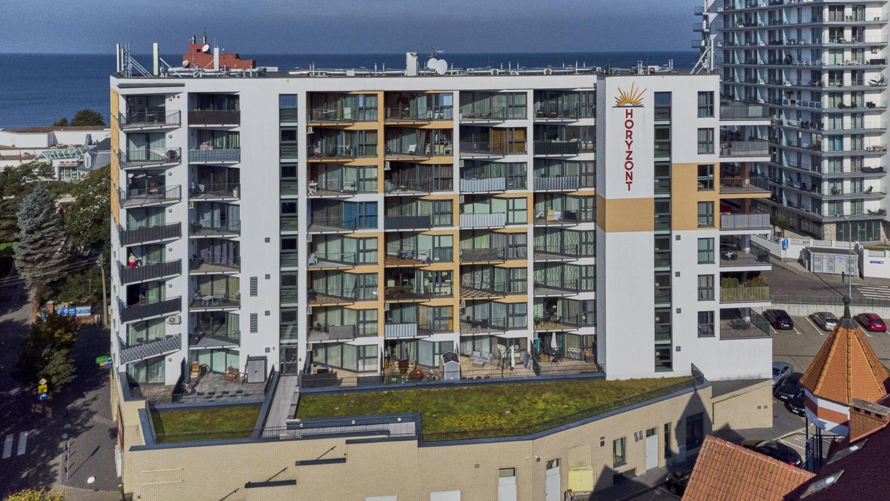 One-Bedroom Apartment with Balcony and Sea View - Photo 12