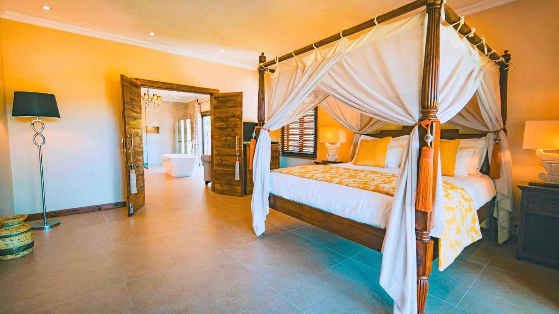 Deluxe Queen Suite