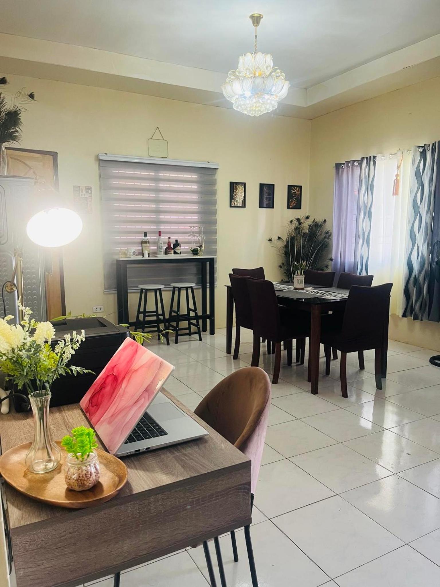 One-Bedroom House photo 1