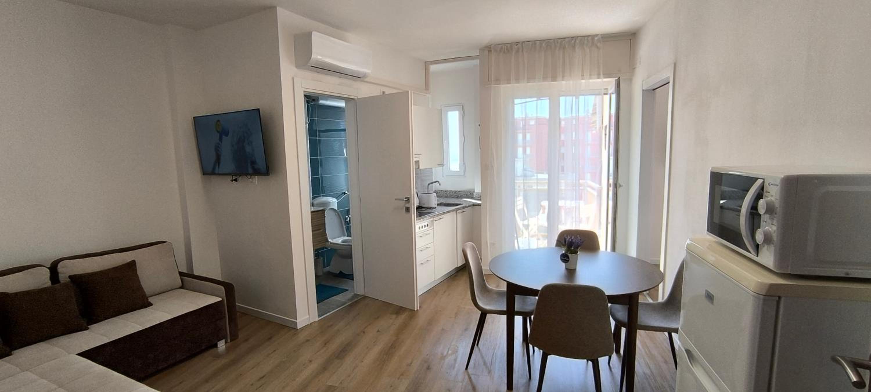 One-Bedroom Apartment photo 1