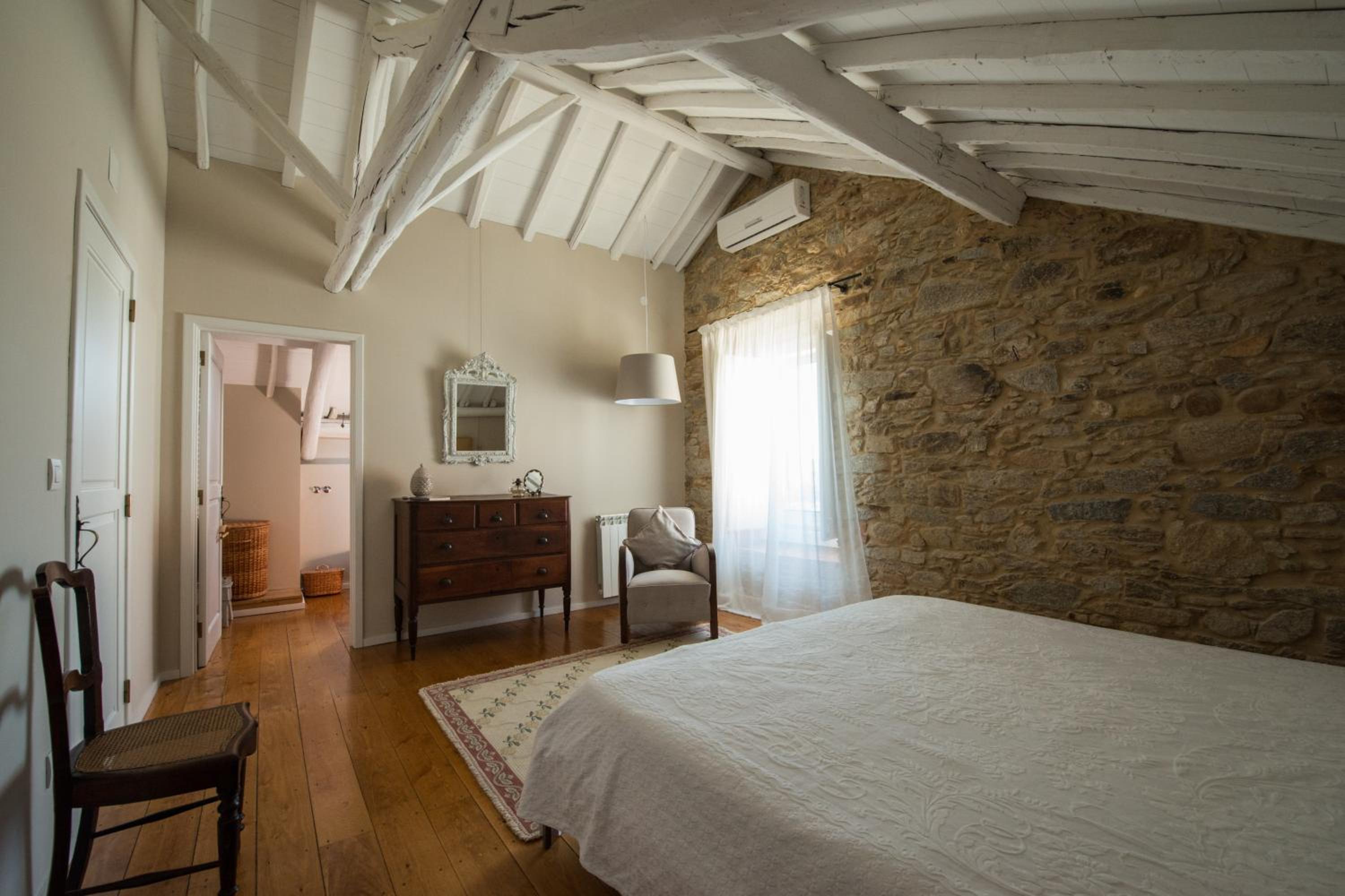 Double Room with Lake View - Photo 5