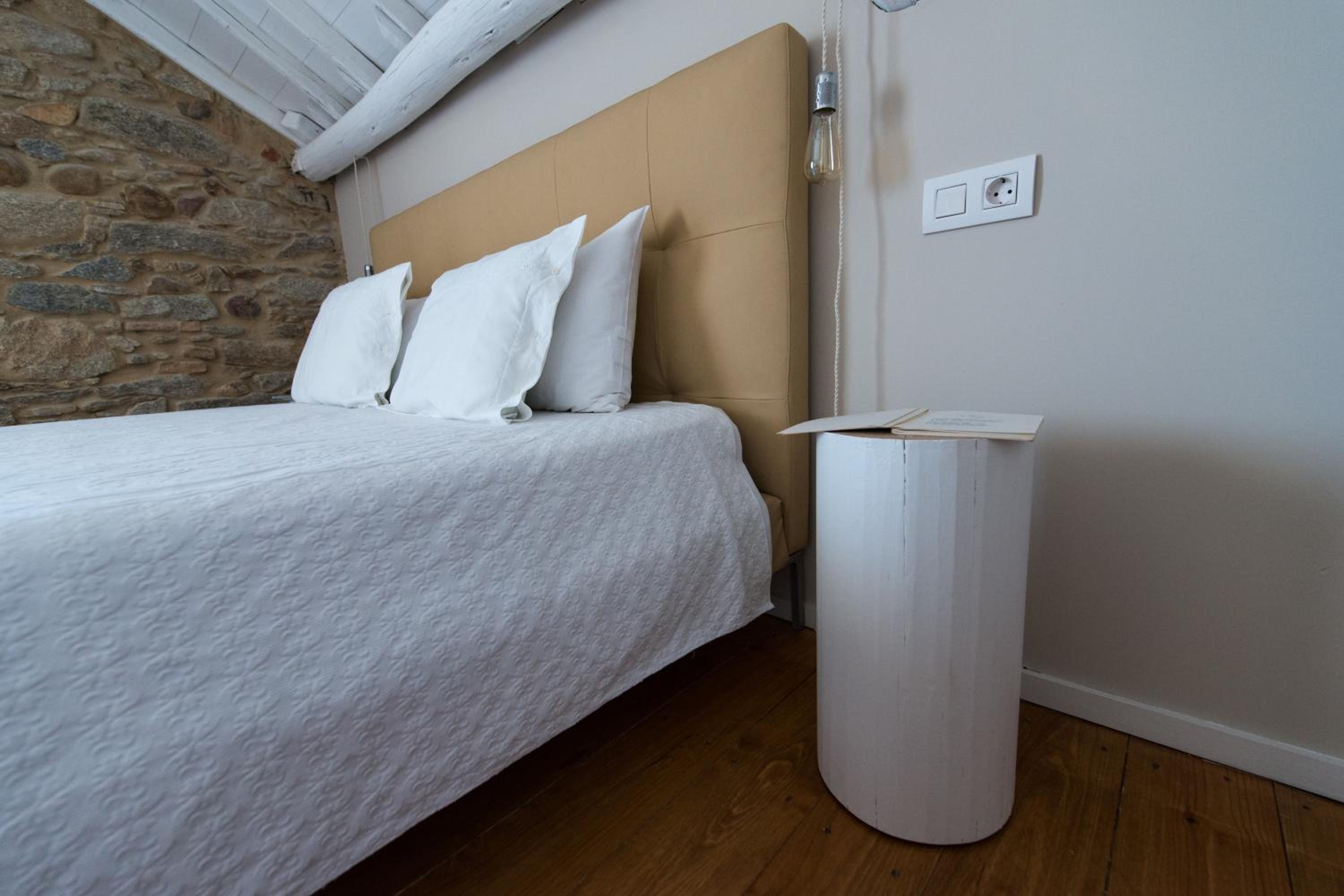 Double Room with Lake View - Photo 6