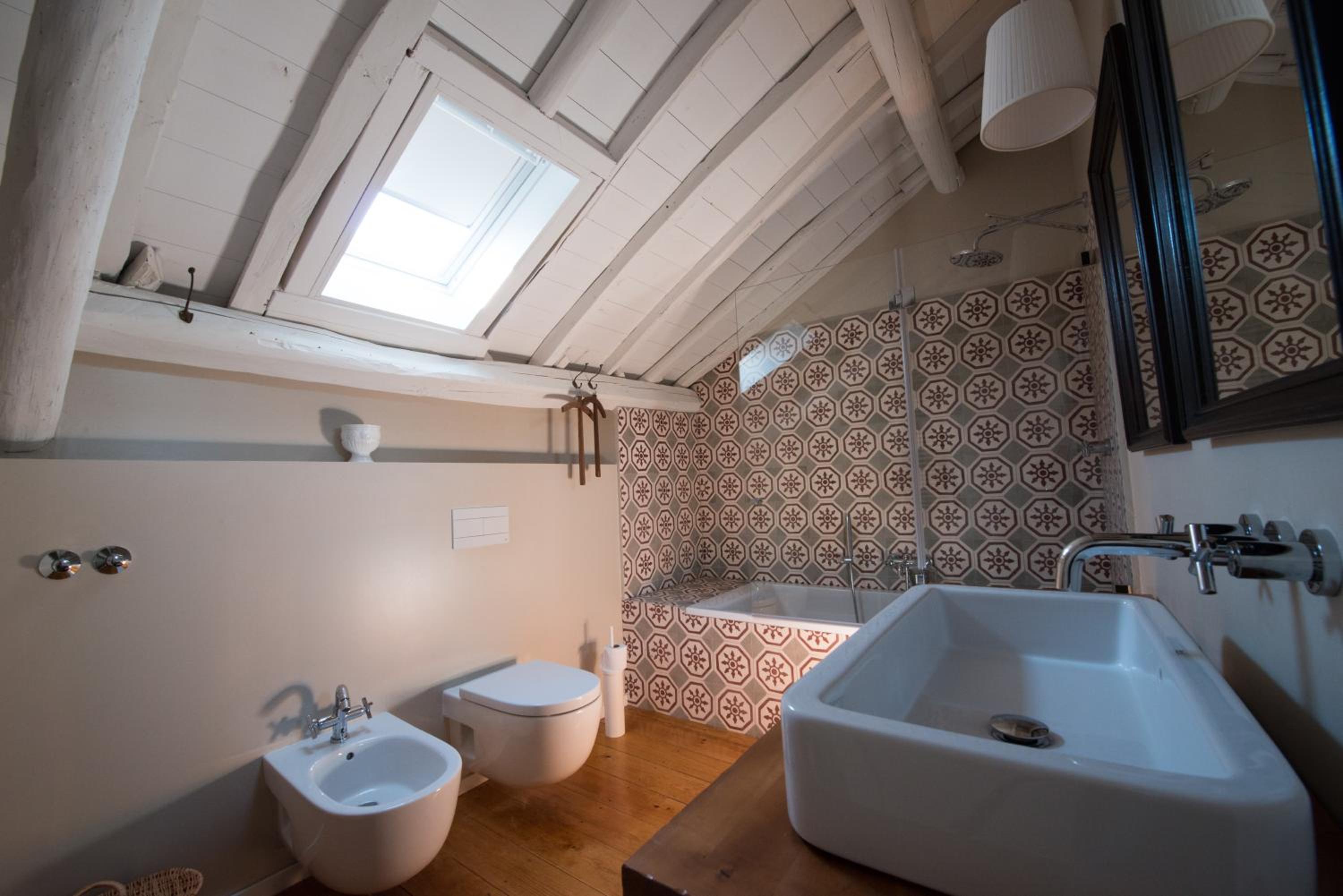 Double Room with Lake View - Photo 4
