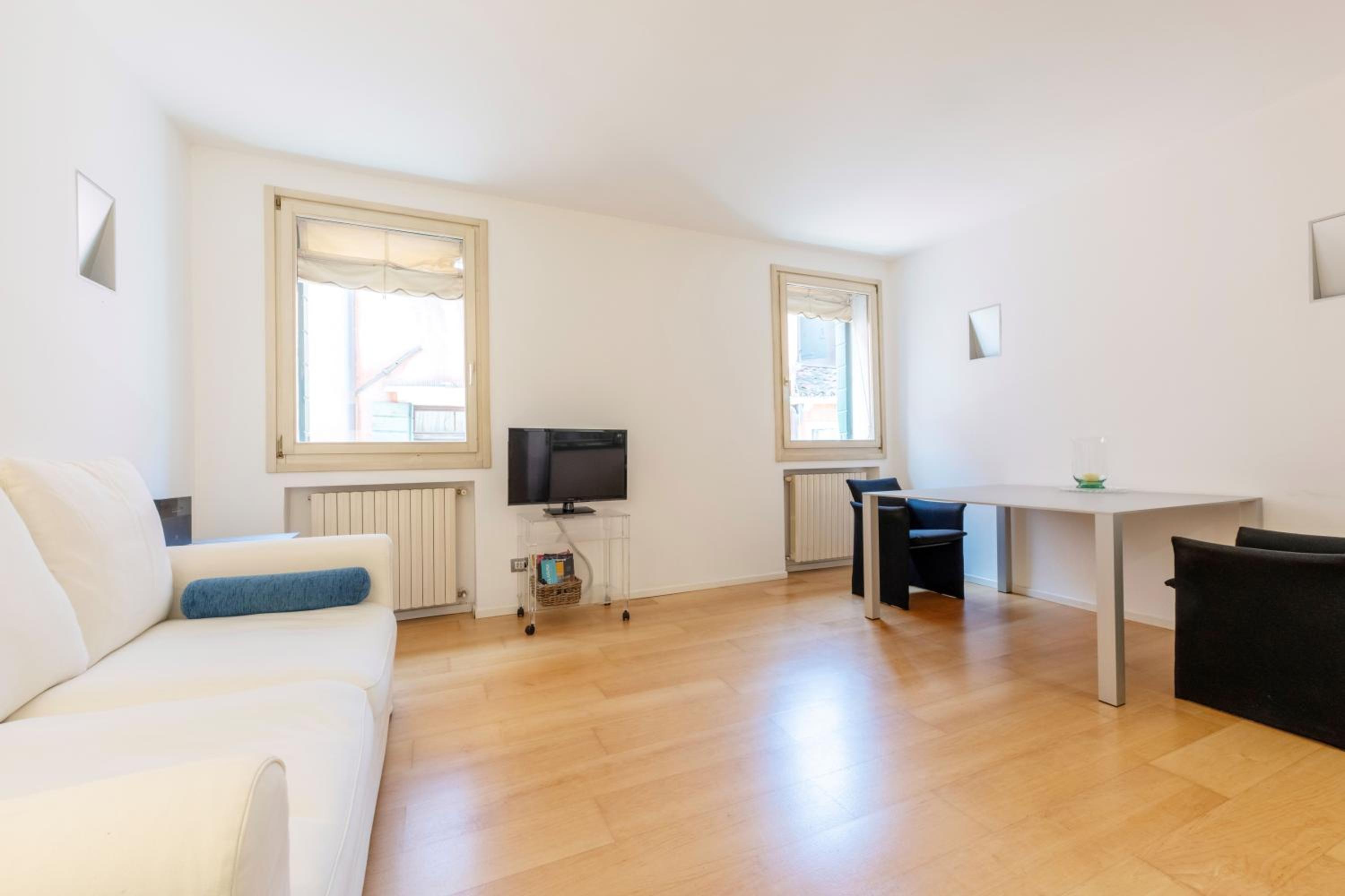 Apartment photo 1