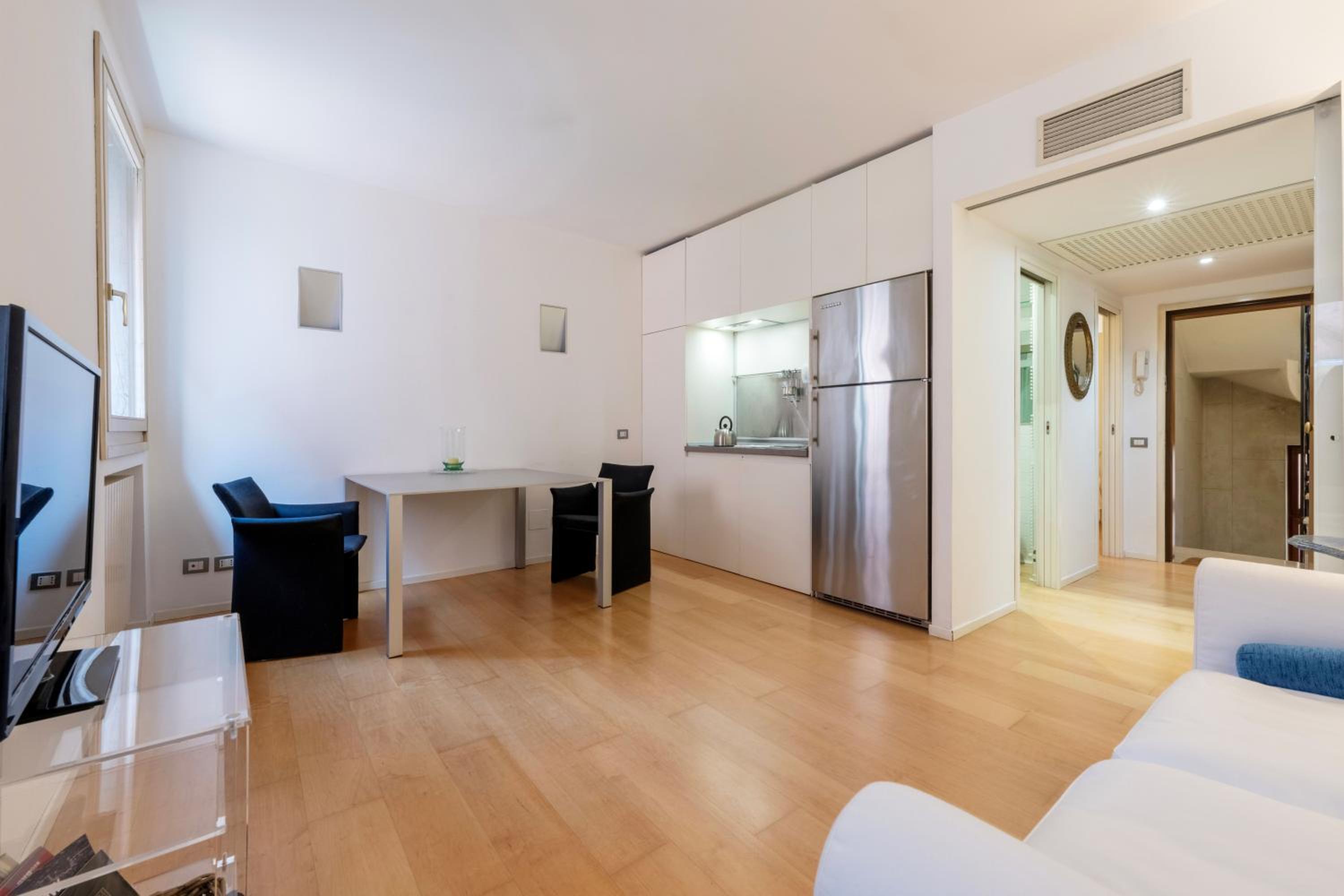 Apartment photo 3