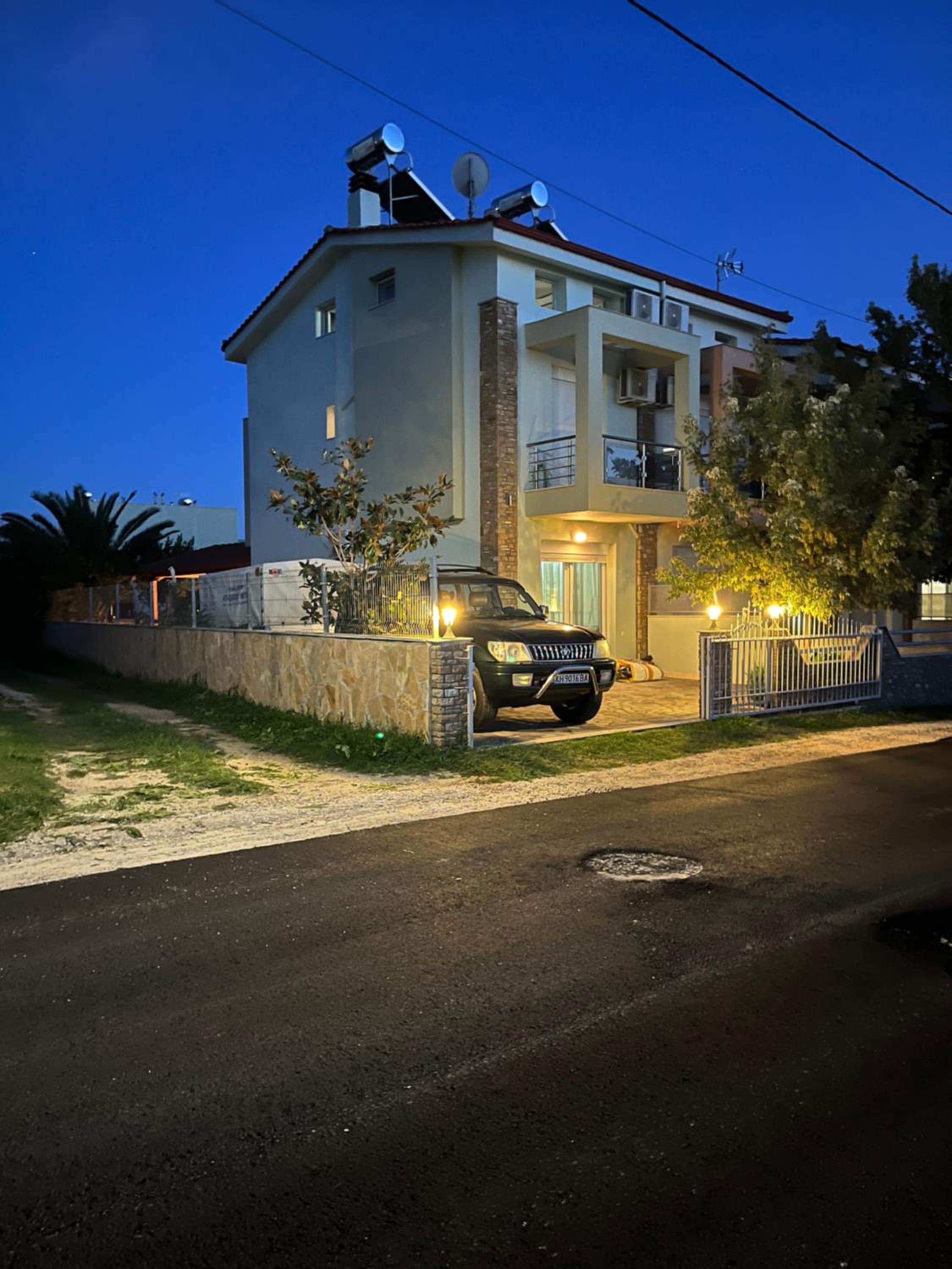 Three-Bedroom House photo 2
