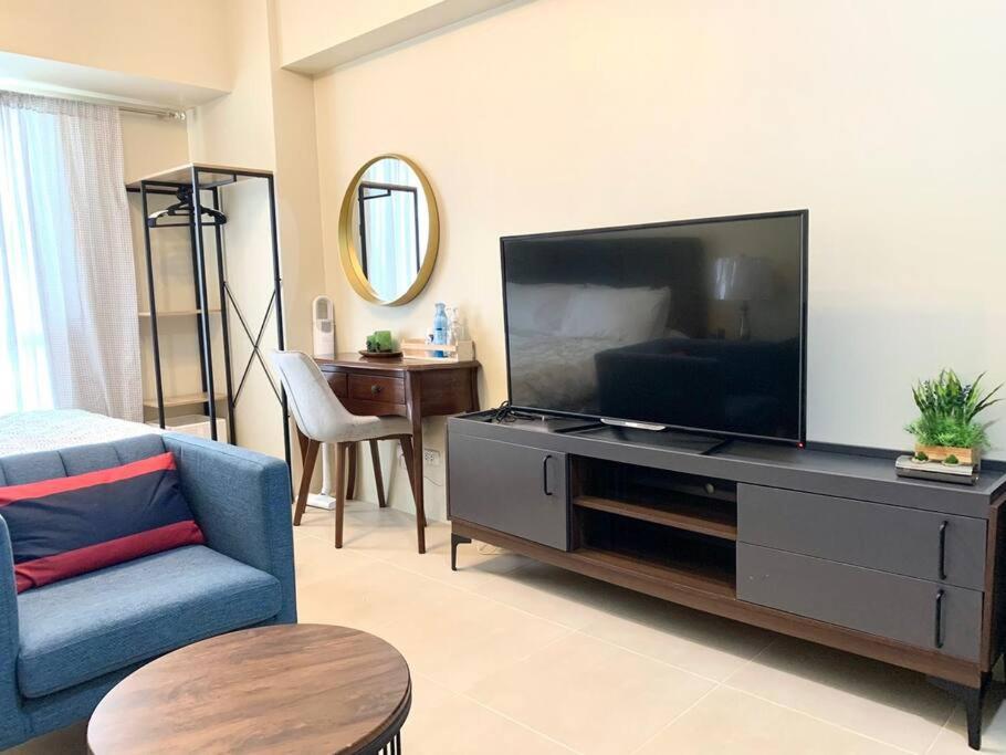 Studio Apartment with Queen Bed photo 3