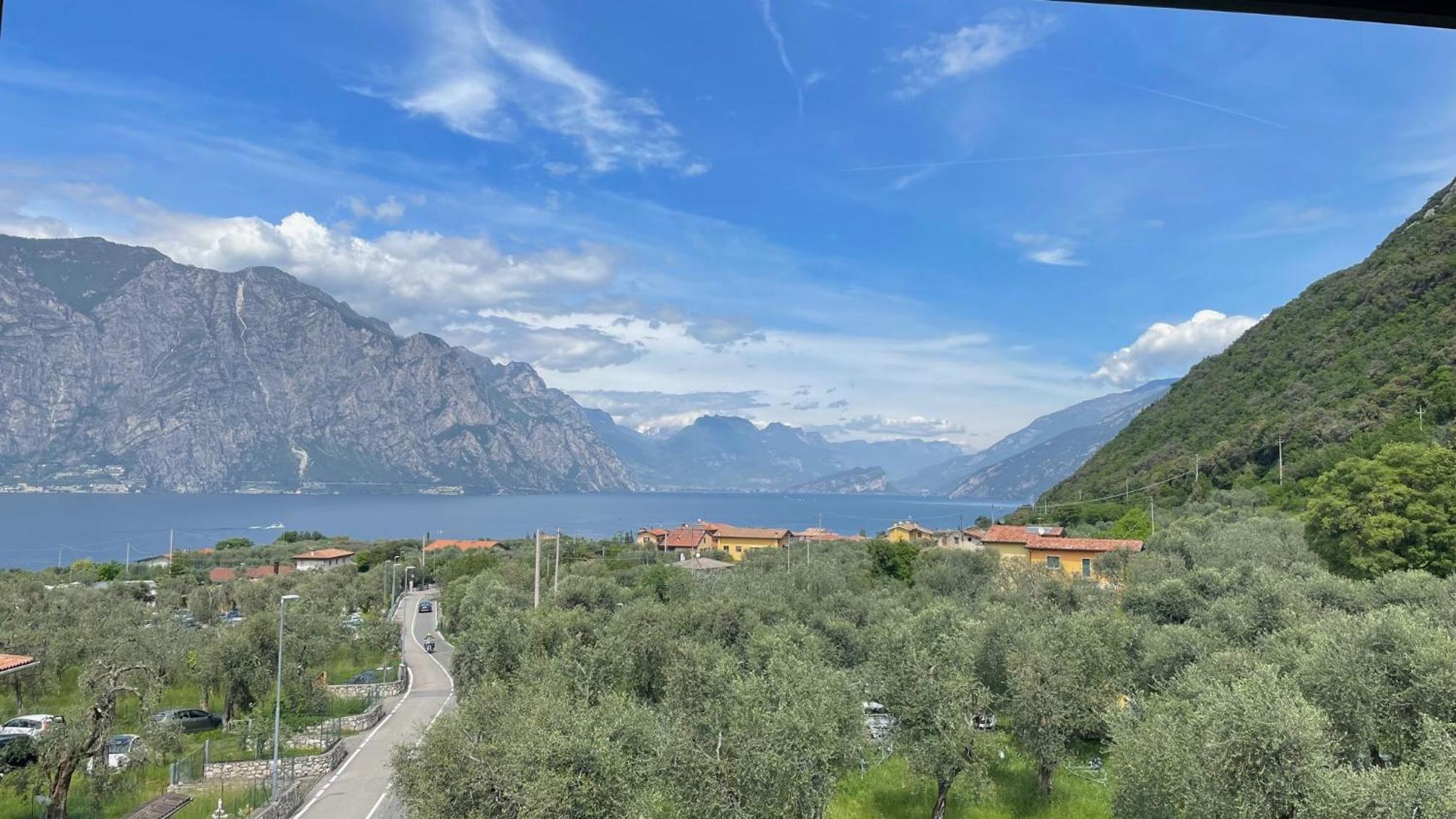 Double Room with Lake View - Photo 6