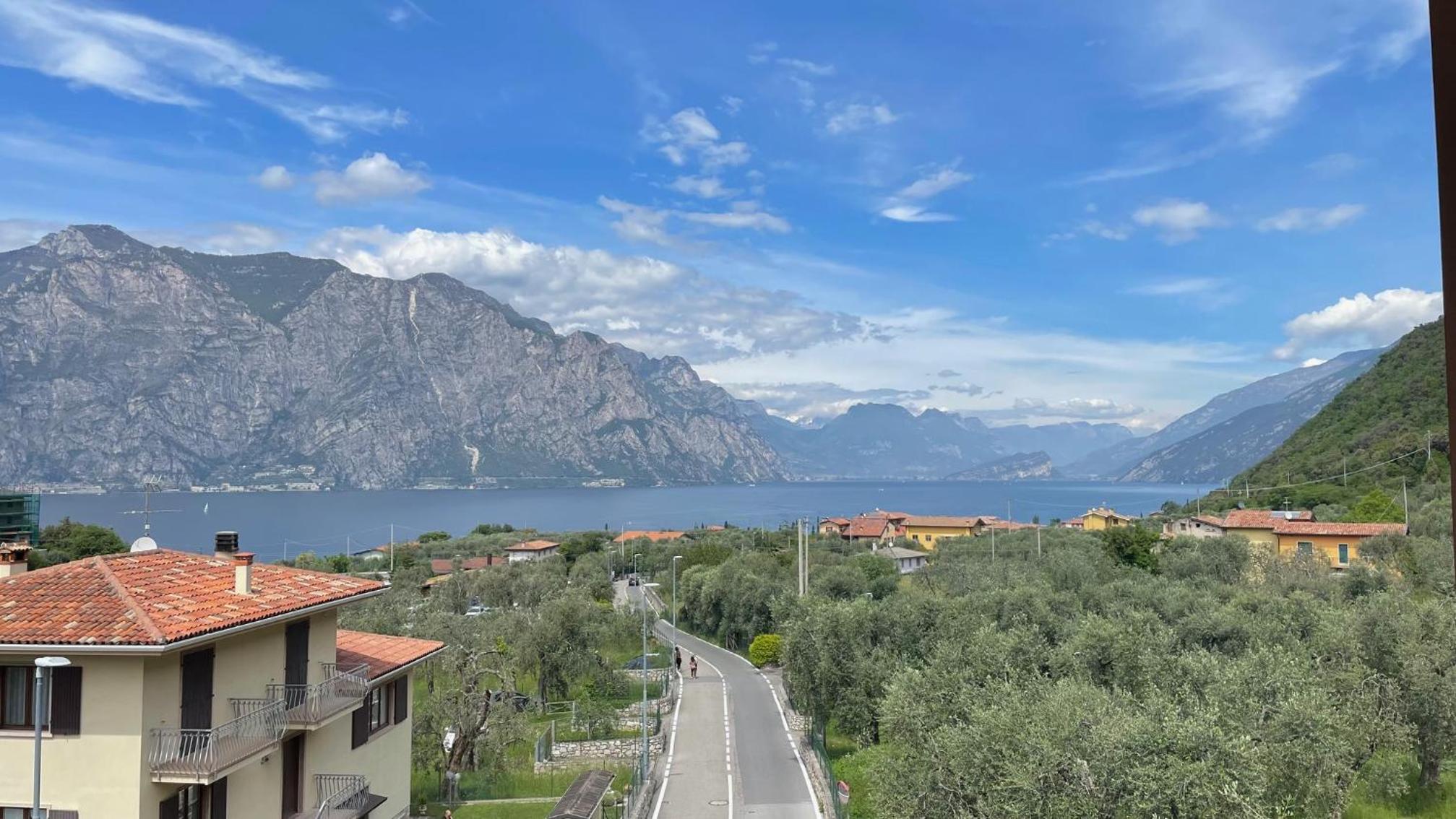 Double Room with Lake View - Photo 4