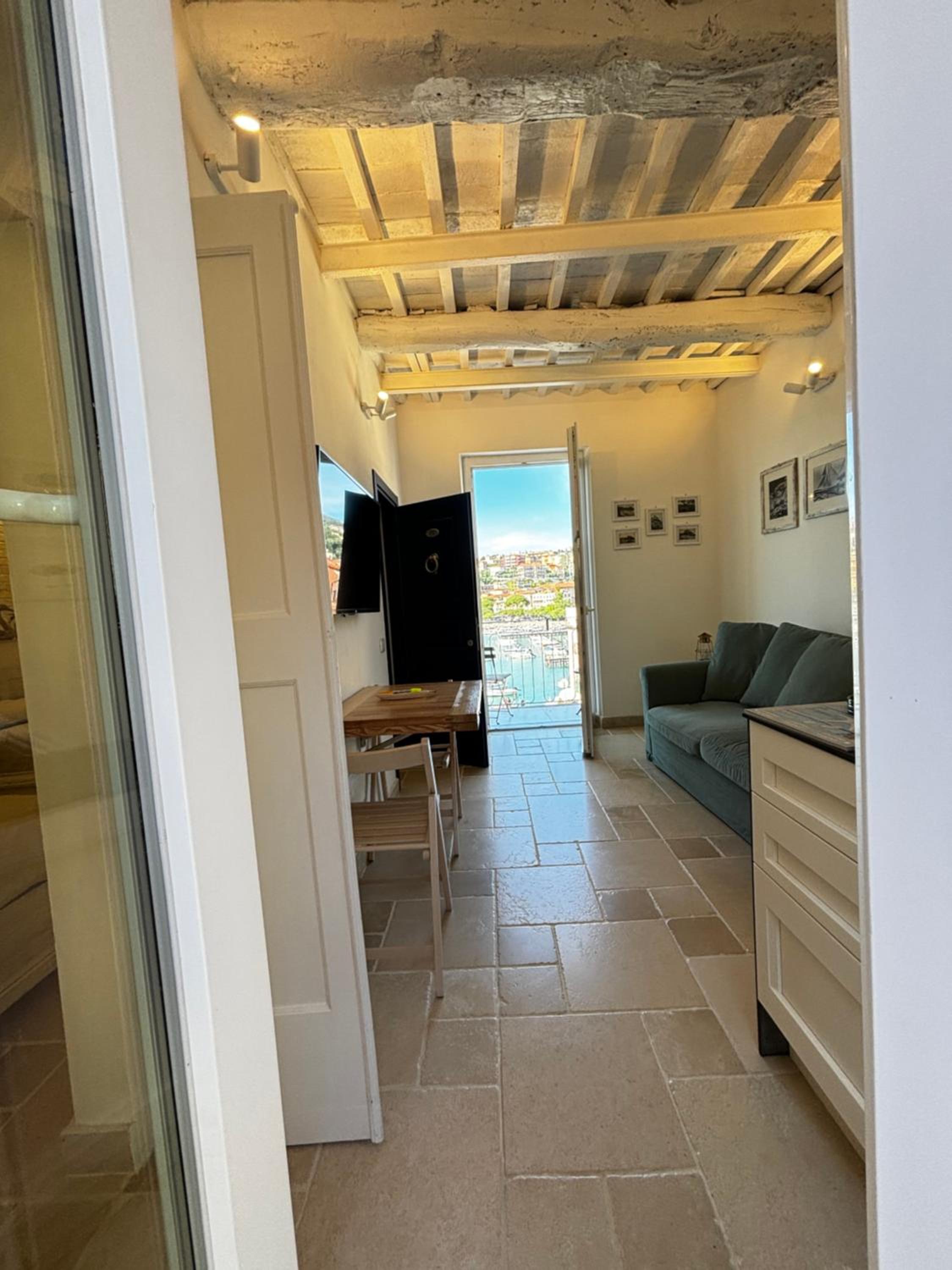 One-Bedroom Apartment with Balcony photo 1