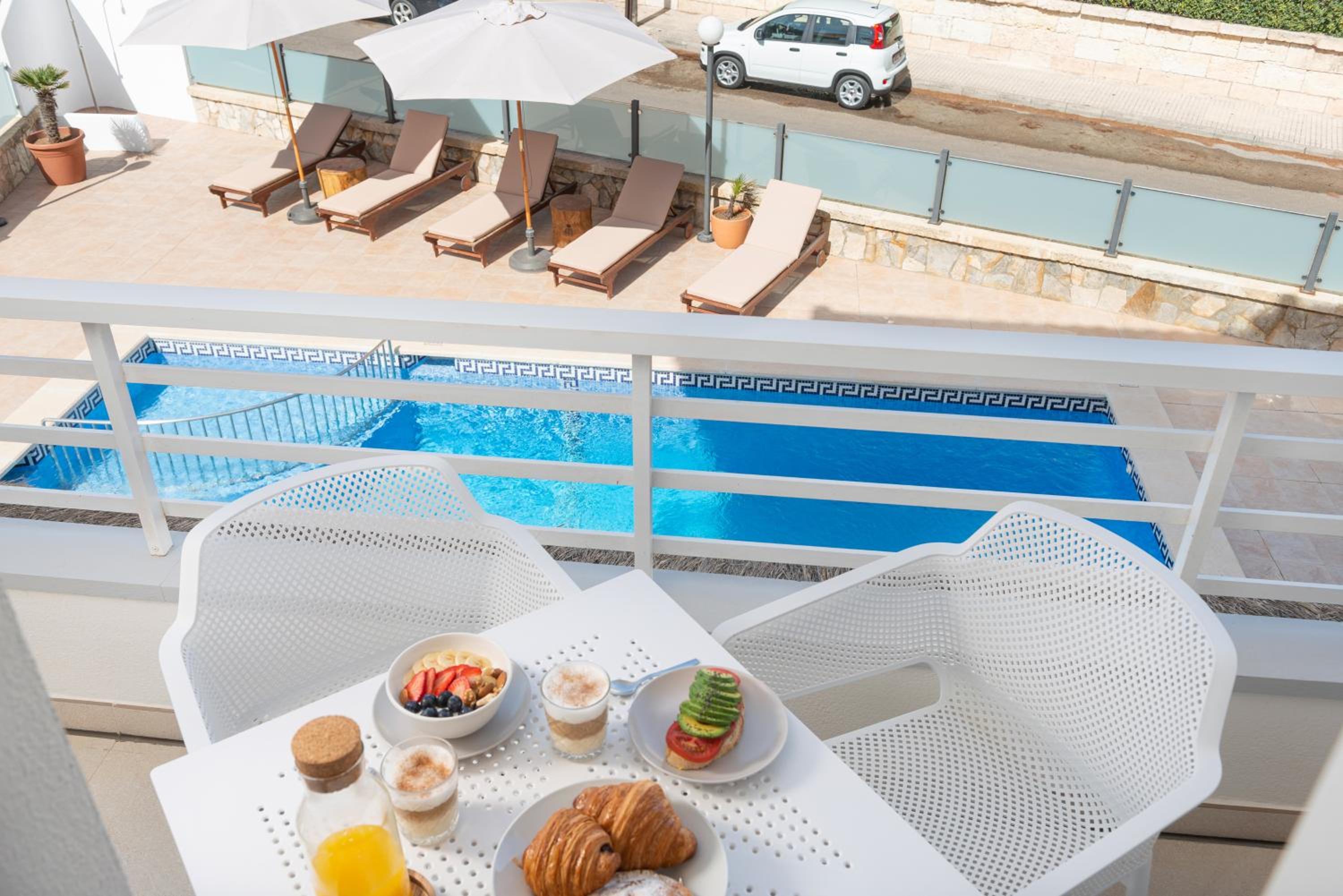 One-Bedroom Apartment with Pool View