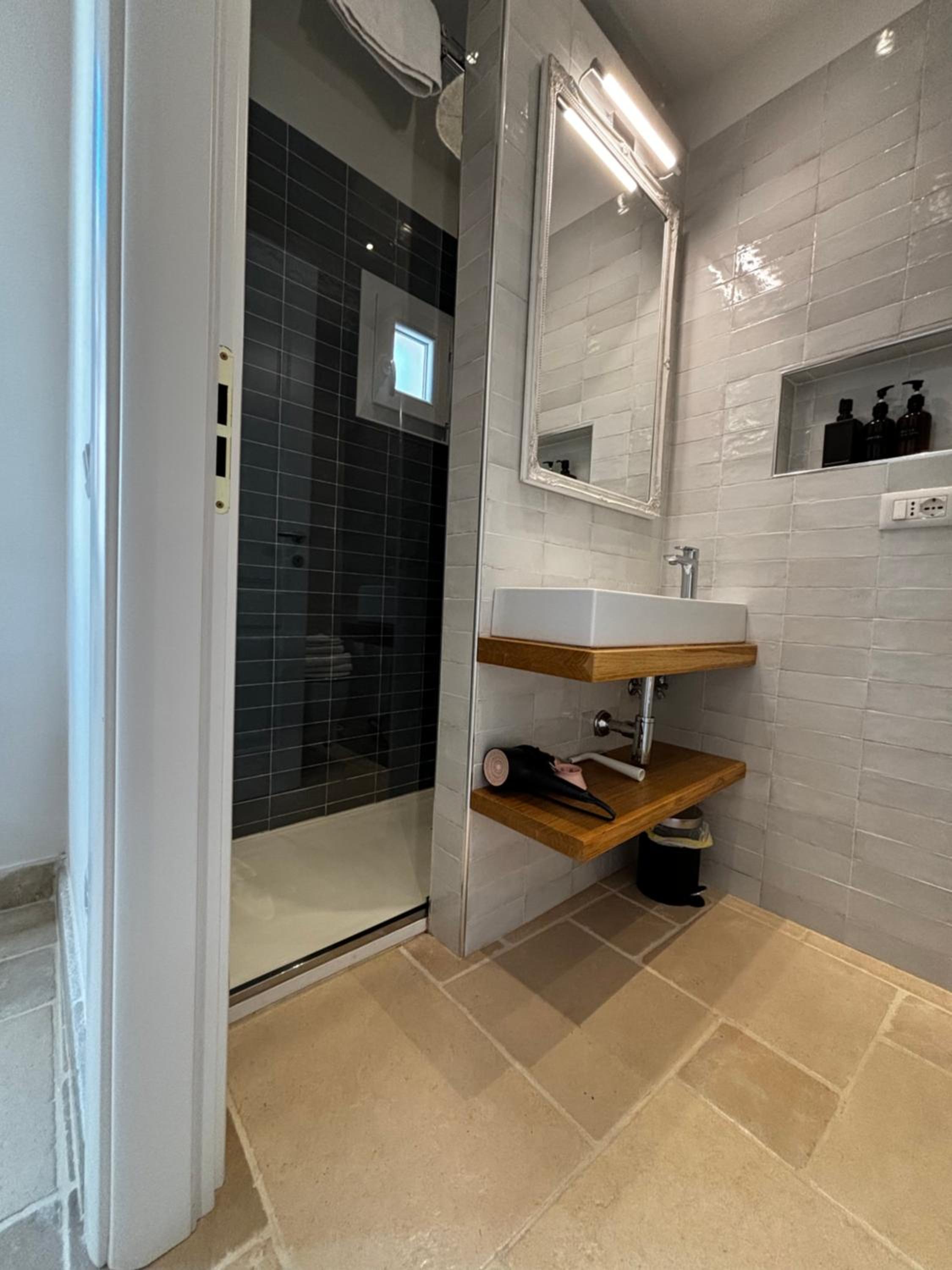 One-Bedroom Apartment with Balcony photo 2