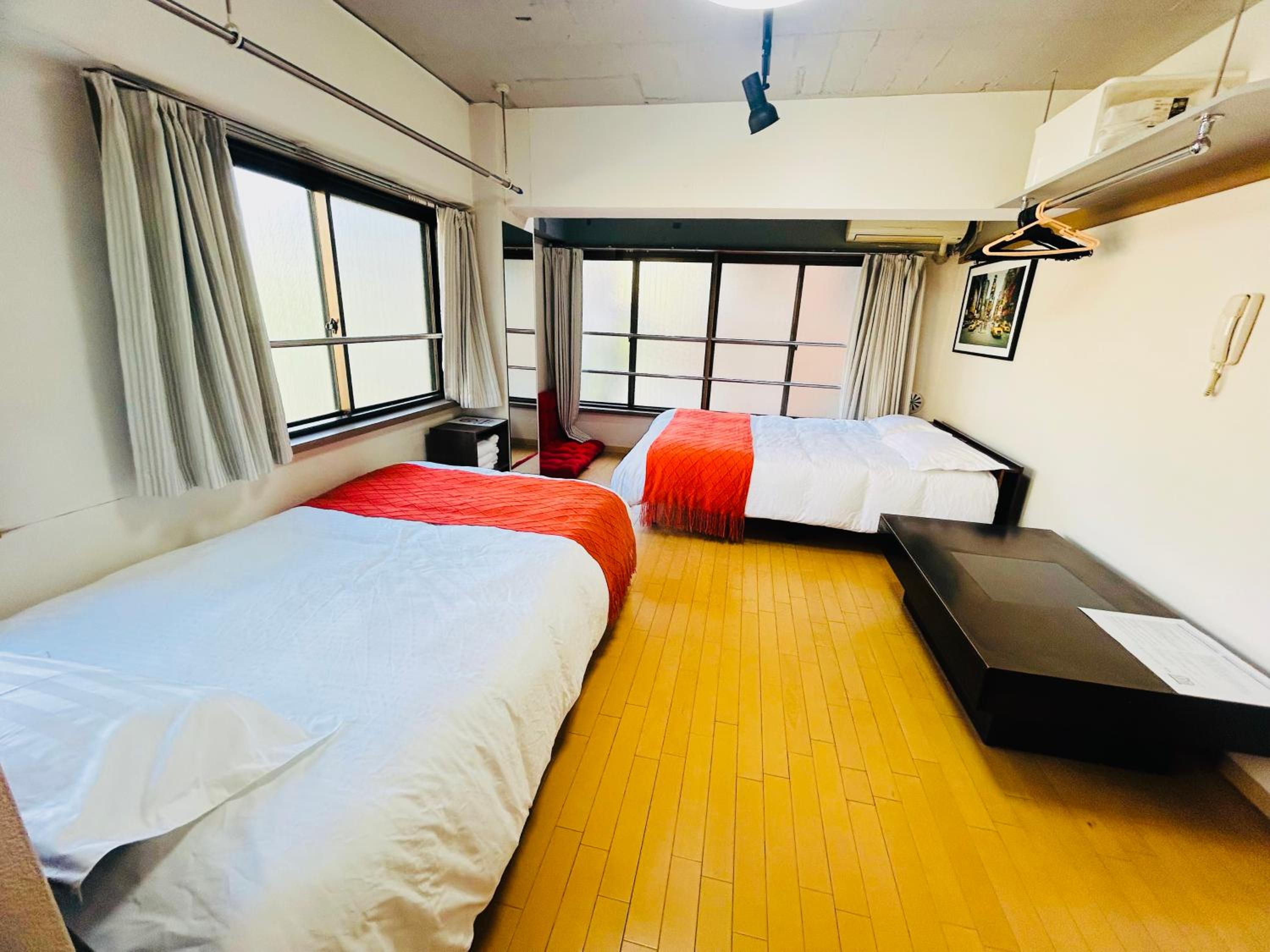 One-Bedroom Apartment photo 1