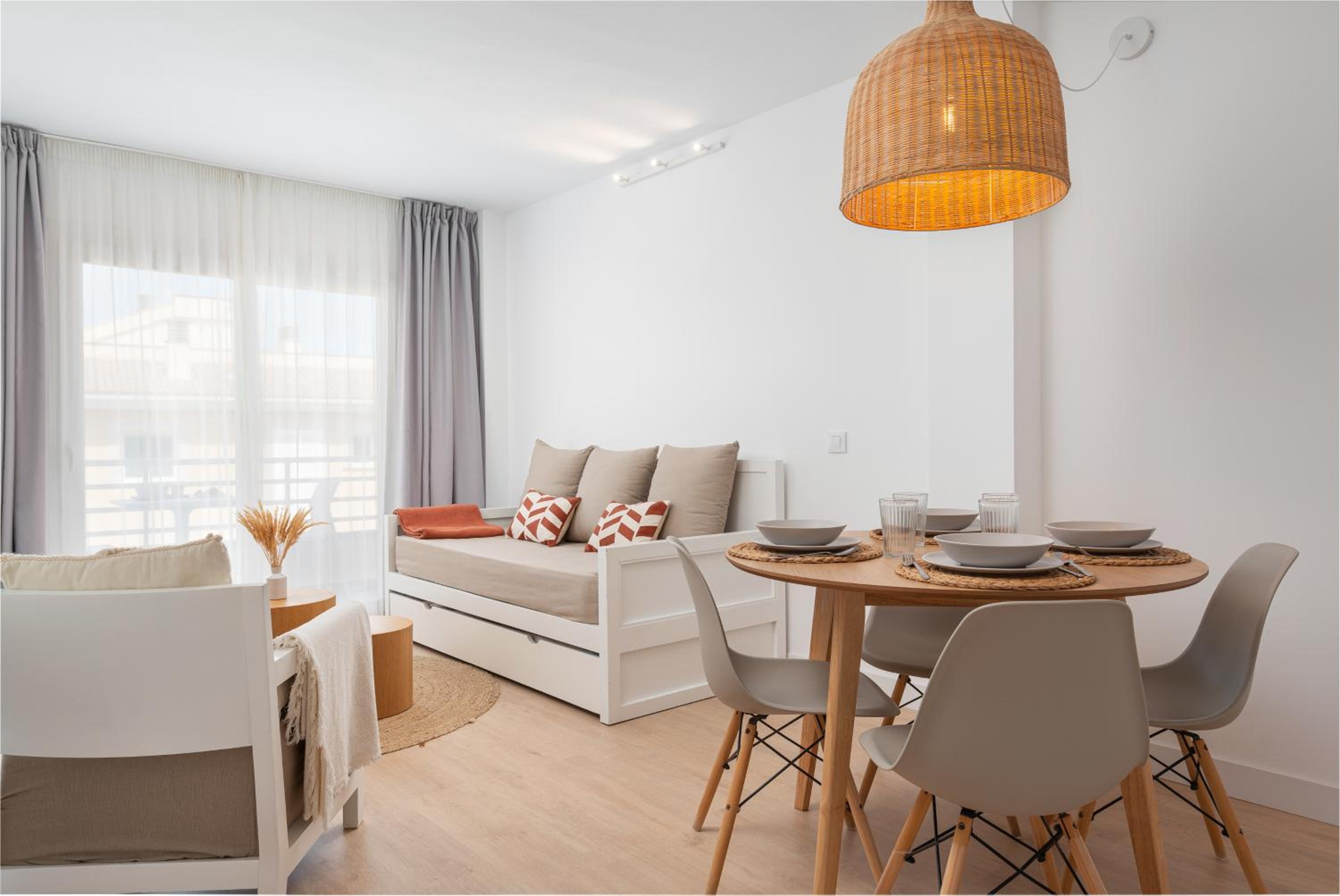 One-Bedroom Apartment with Sea View and Balcony photo 2